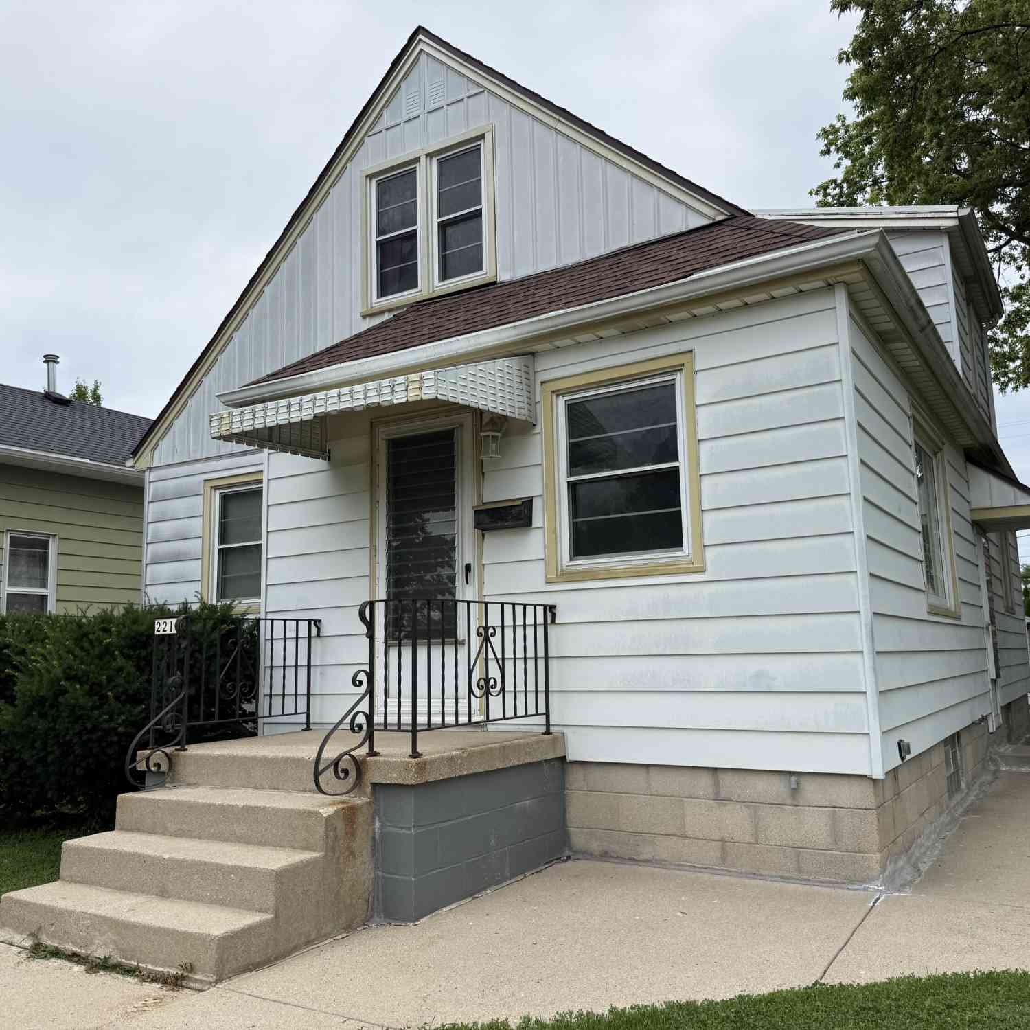 Homes For Sale - 2210 S 56th<br/> Milwaukee County, West Allis, WI 53219