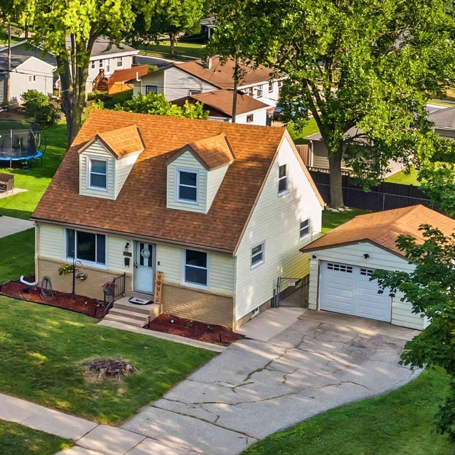 Homes For Sale - 1115 Lawndale<br/> Waukesha, WI 53188