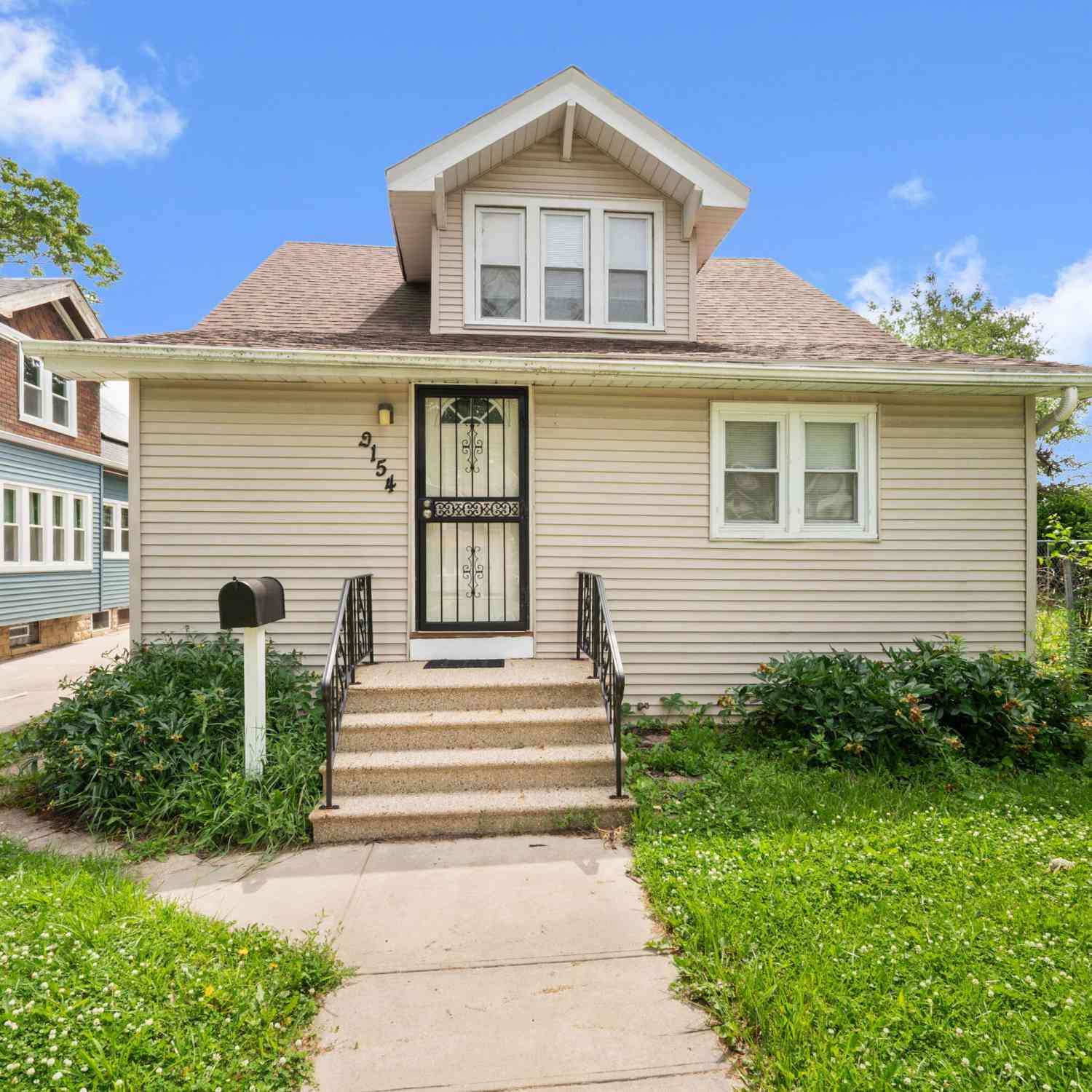 Homes For Sale - 2154 S 86th<br/> West Allis, WI 53227