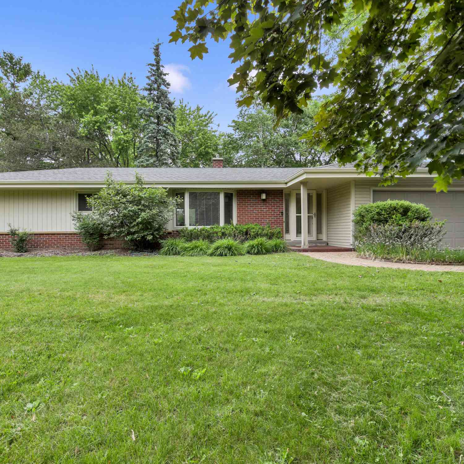 Homes For Sale - 2614 W Chestnut<br/> Ozaukee County, Mequon, WI 53092