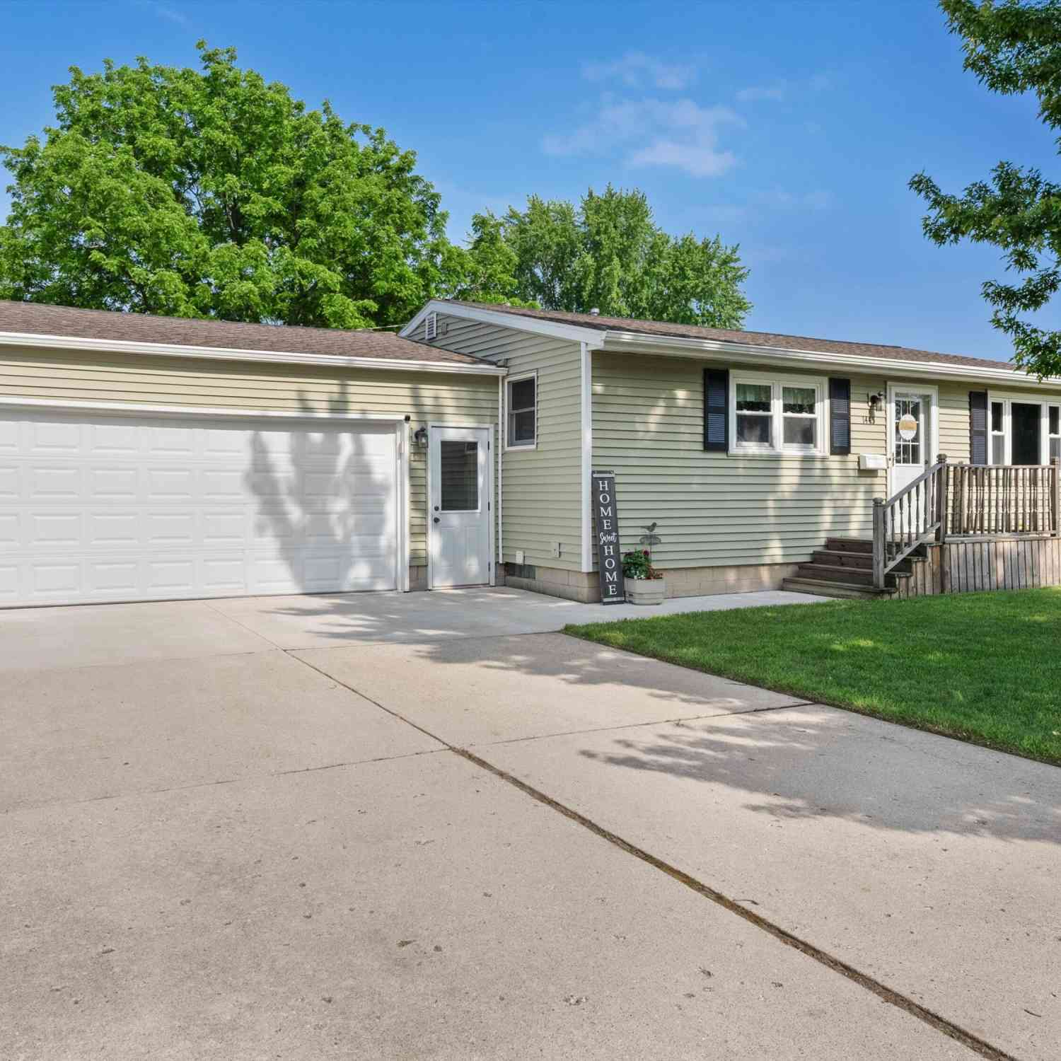 Homes For Sale - 1445 Daisy<br/> Manitowoc, WI 54220