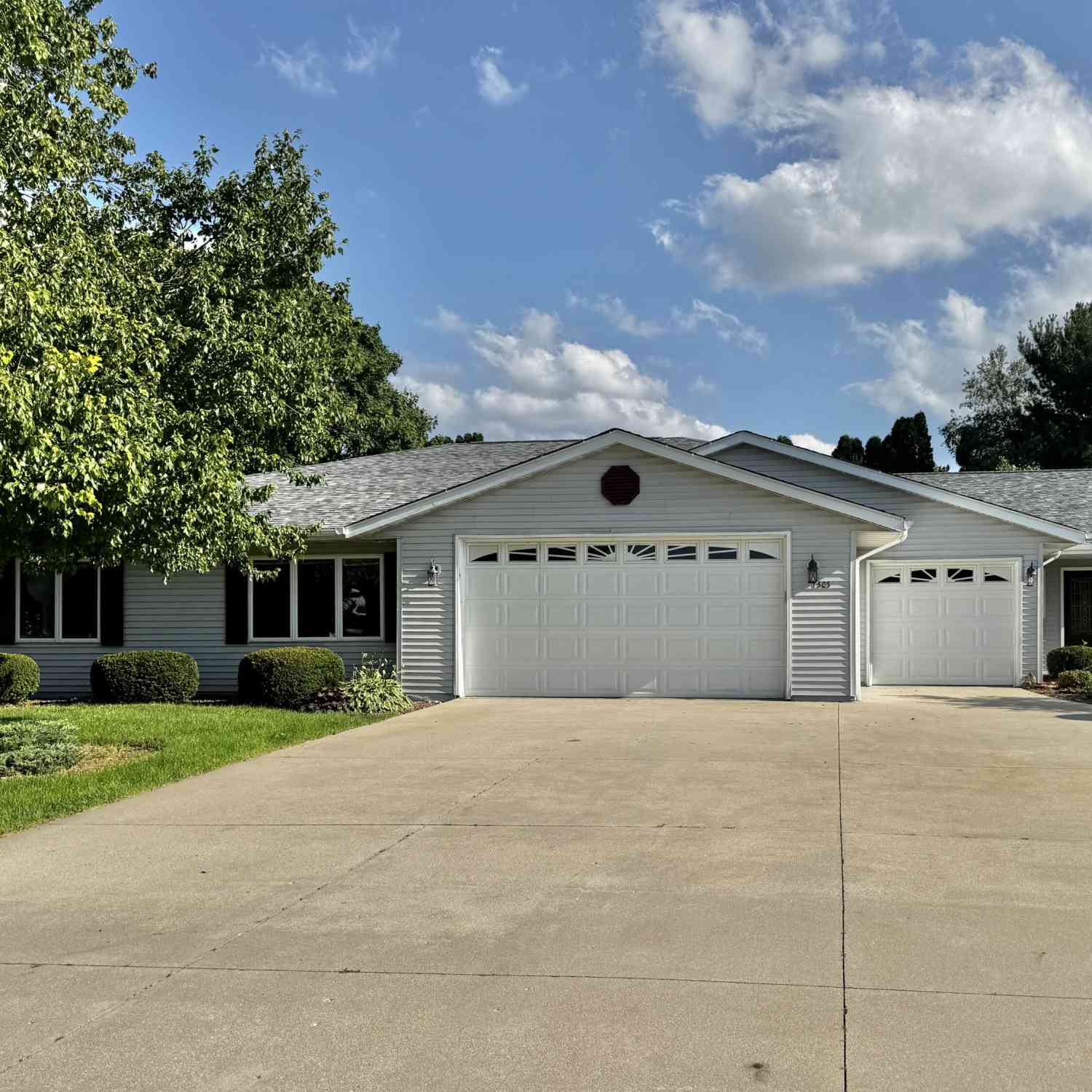 Homes For Sale - 1303 Hadley<br/> Watertown, WI 53098