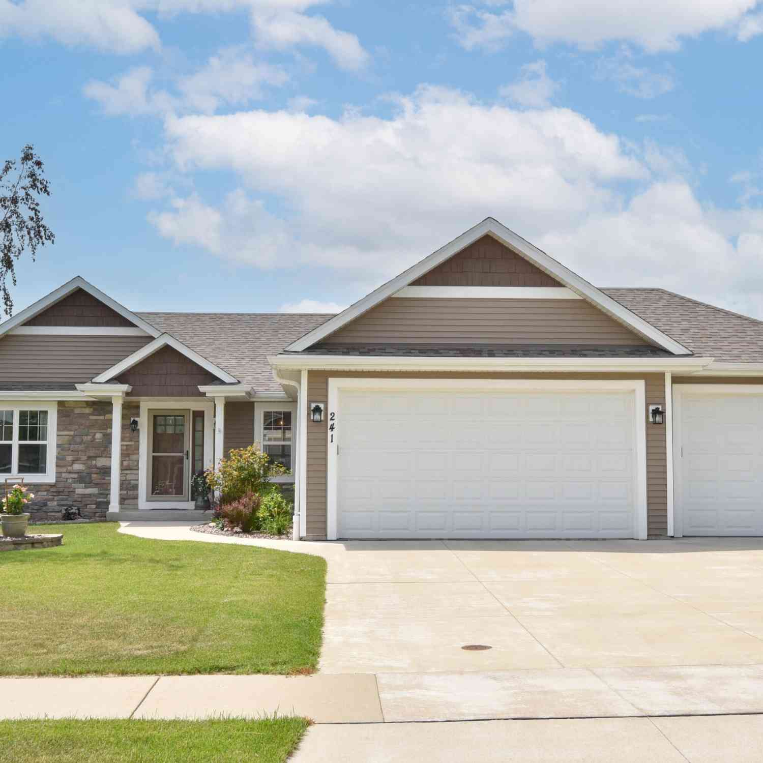 Homes For Sale - 241 Silver Fox<br/> Kewaskum, WI 53040