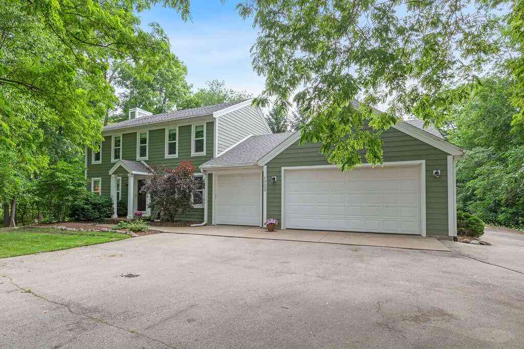 Homes For Sale - 1703 Bark River<br/> Delafield, WI 53029