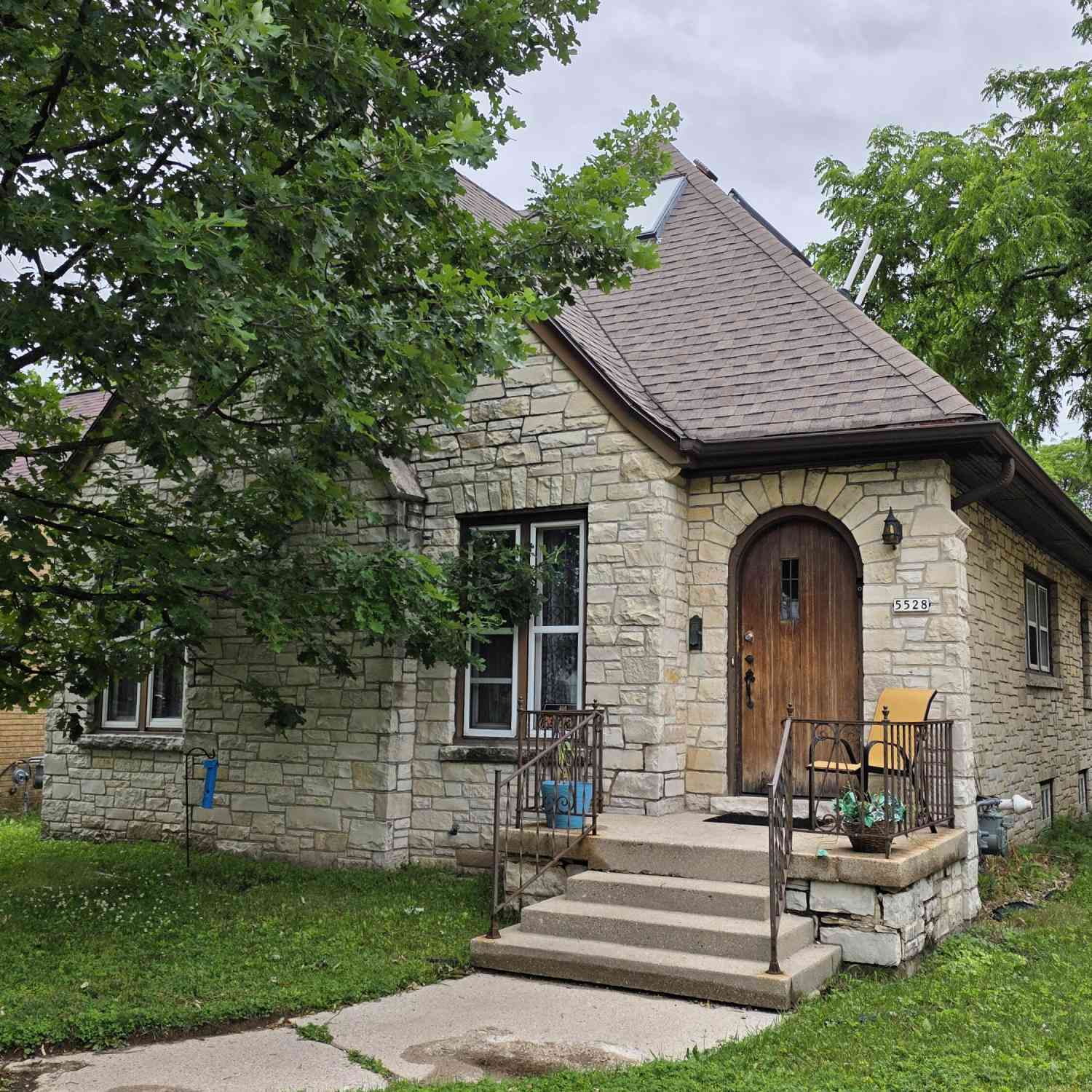 Homes For Sale - 5528 W Auer<br/> Milwaukee County, Milwaukee, WI 53216