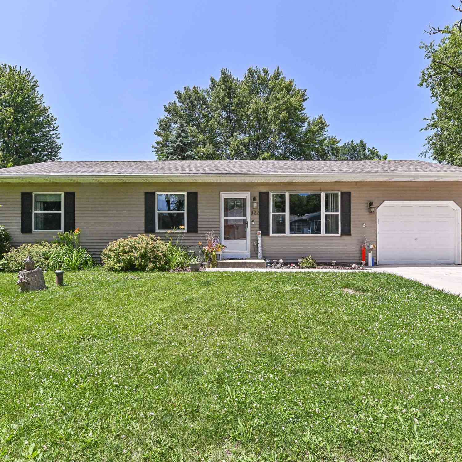 Homes For Sale - 322 Woodlawn<br/> Rochester, WI 53105