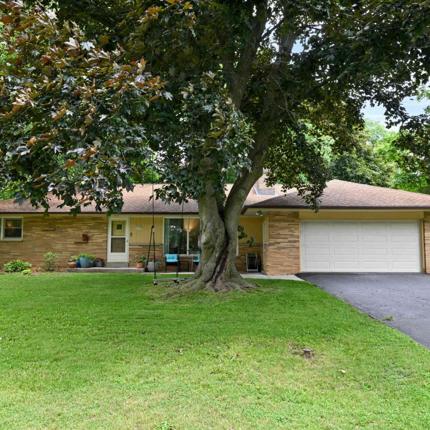 Homes For Sale - 2400 W Apple Tree<br/> Glendale, WI 53209