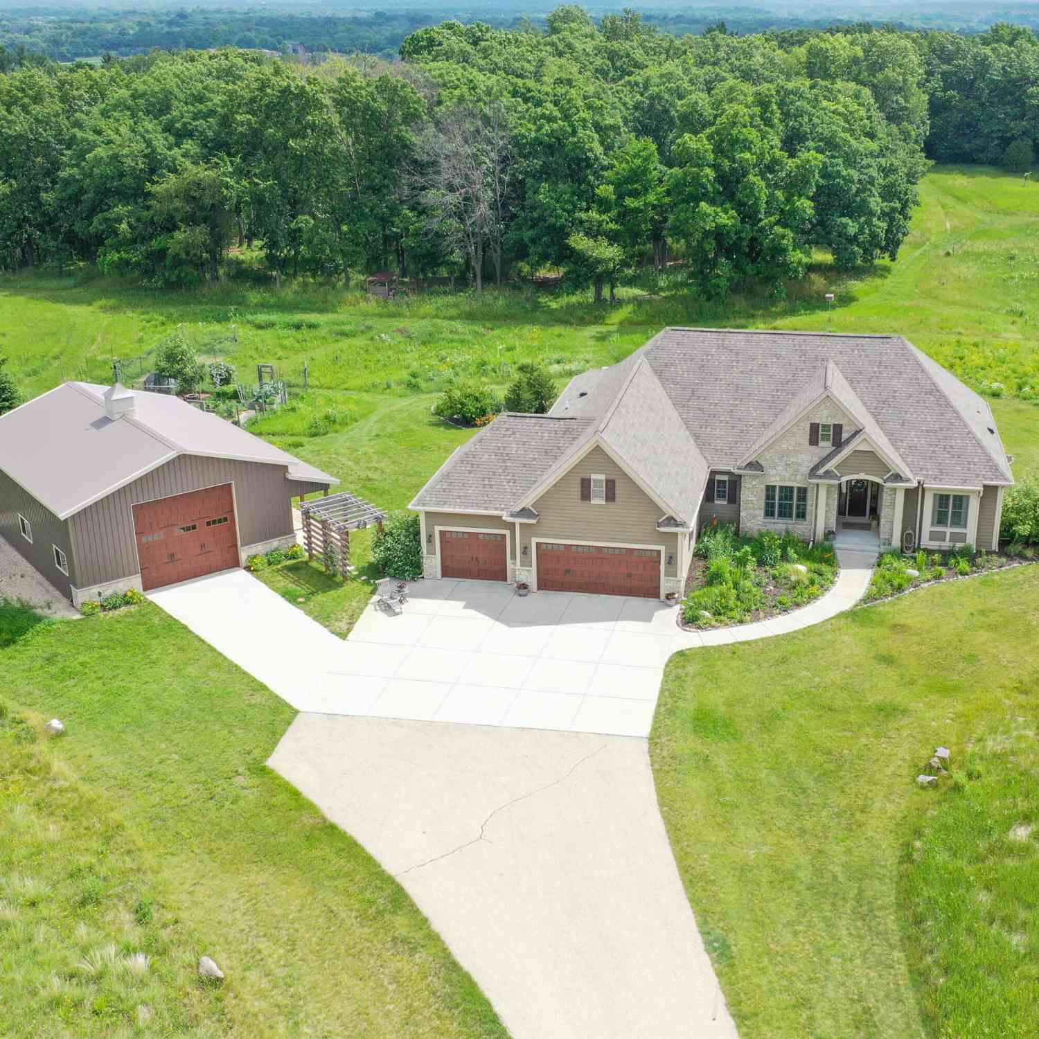 Homes For Sale - S106W36642 Saddle Ridge<br/> Eagle, WI 53119