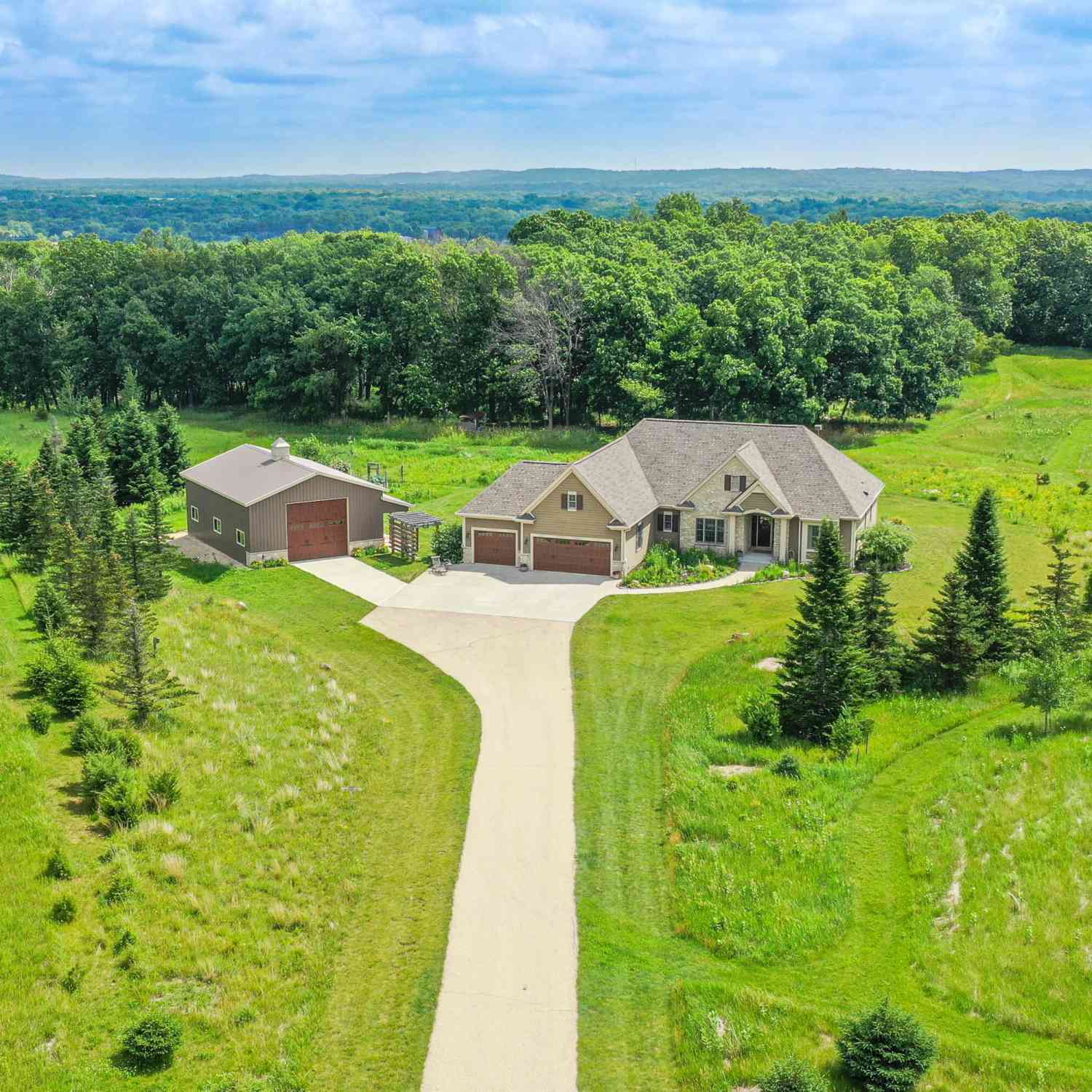 Homes For Sale - S106W36642 Saddle Ridge<br/> Eagle, WI 53119