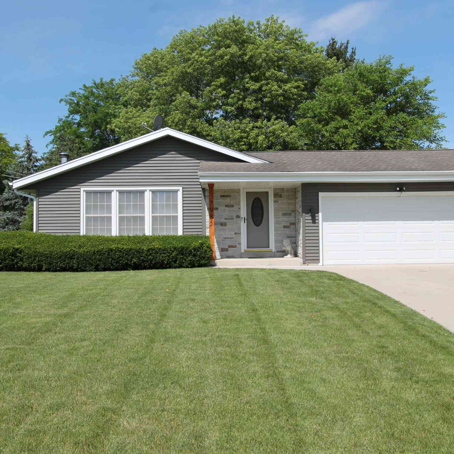 Homes For Sale - 7985 59th<br/> Franklin, WI 53132