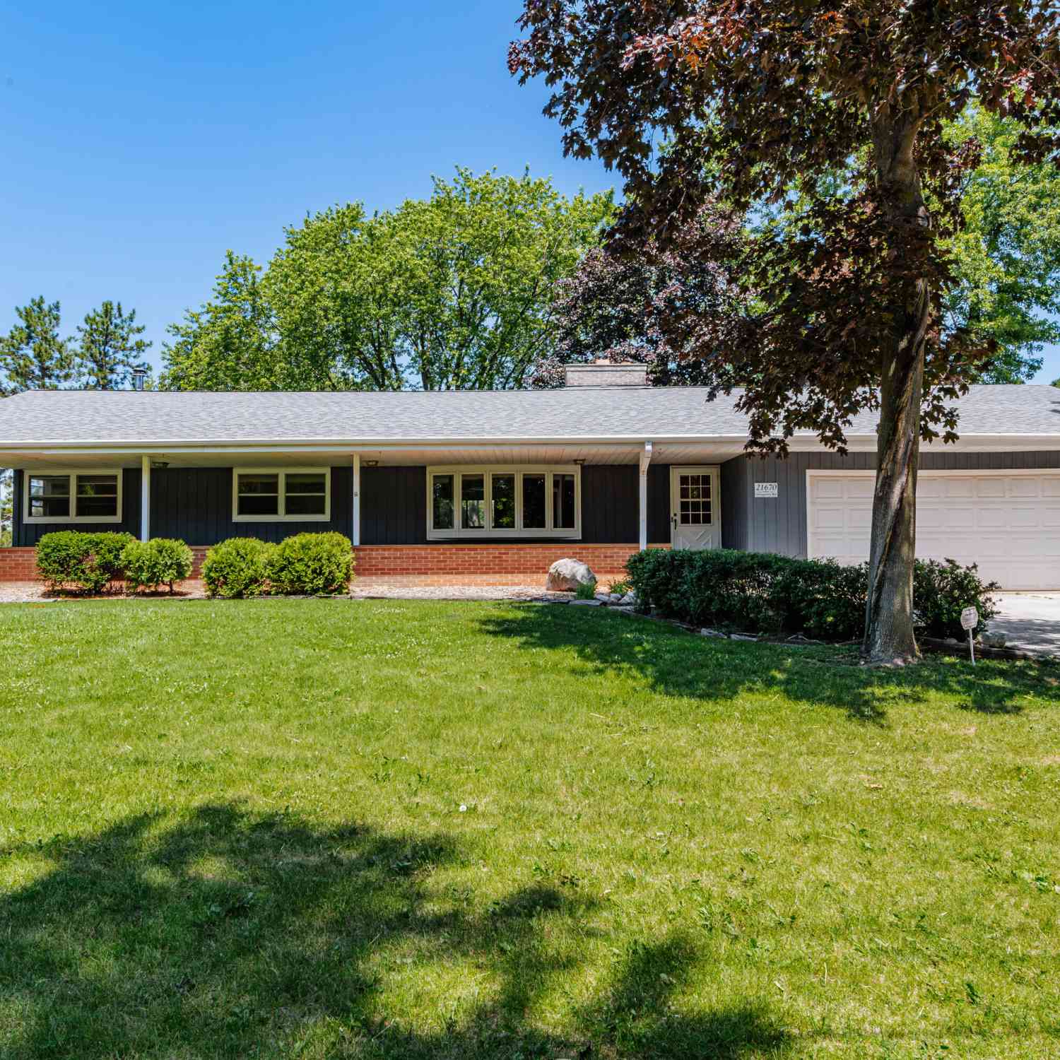 Homes For Sale - 21670 W Glengarry<br/> New Berlin, WI 53146