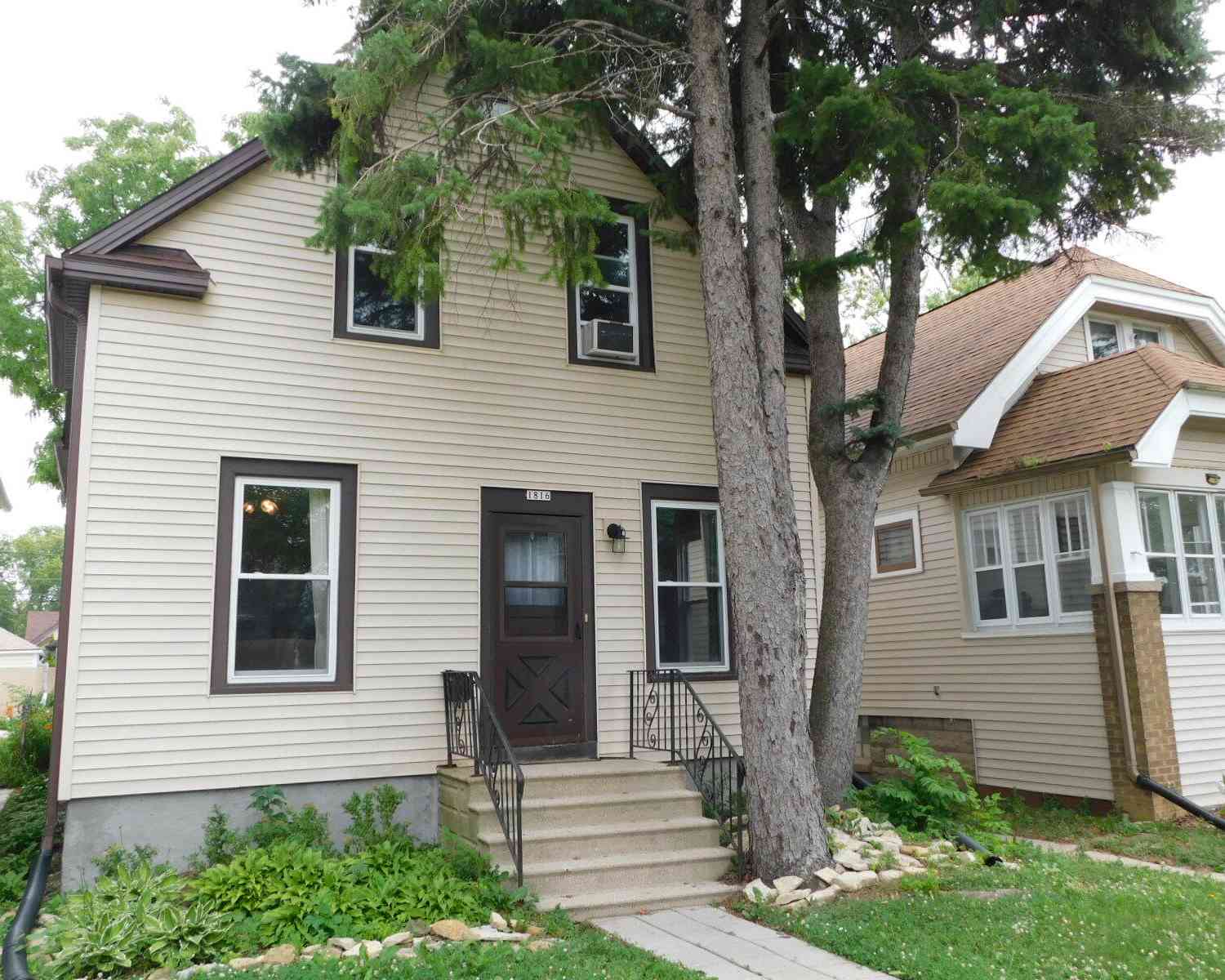Homes For Sale - 1816 S 77th<br/> West Allis, WI 53214