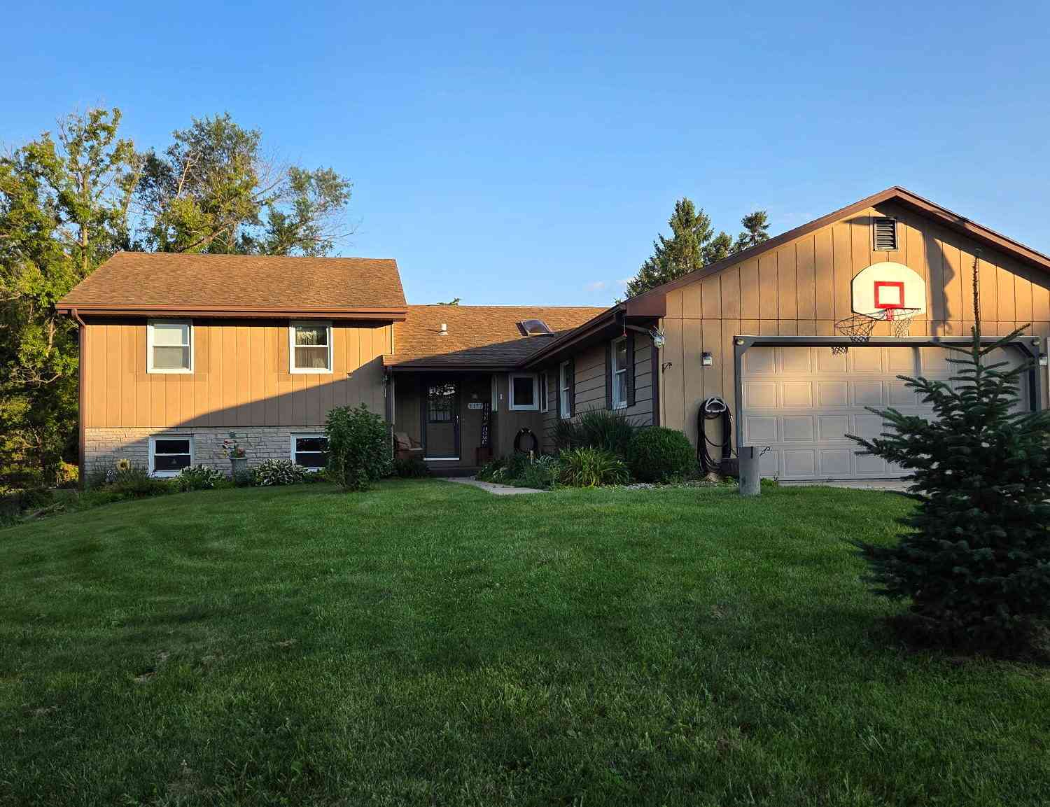 Homes For Sale - 3377 N Hackbarth<br/> Rock County, Janesville, WI 53548
