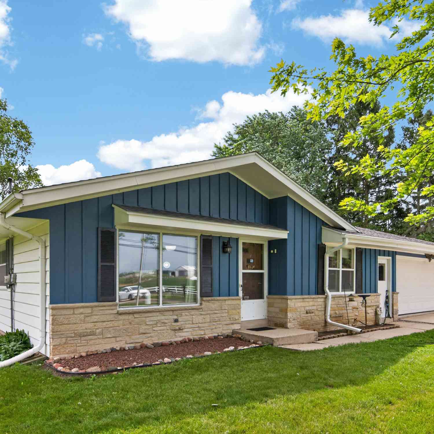 Homes For Sale - 3174 Division<br/> Jackson, WI 53037