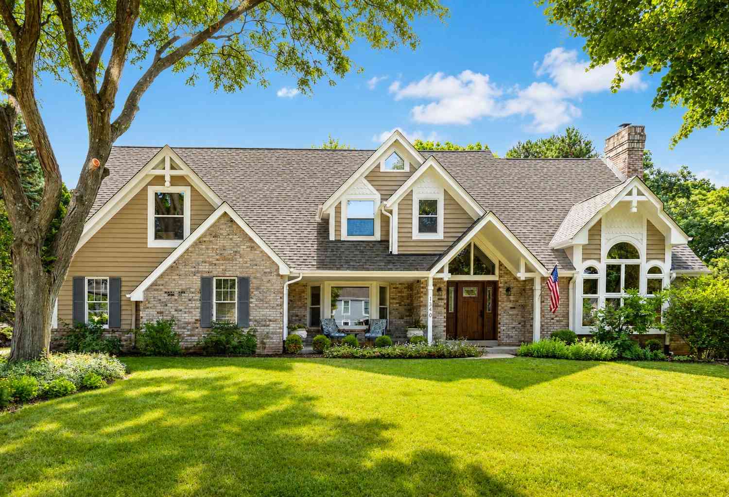 Homes For Sale - 1340 Barrington Woods<br/> Waukesha County, Brookfield, WI 53045