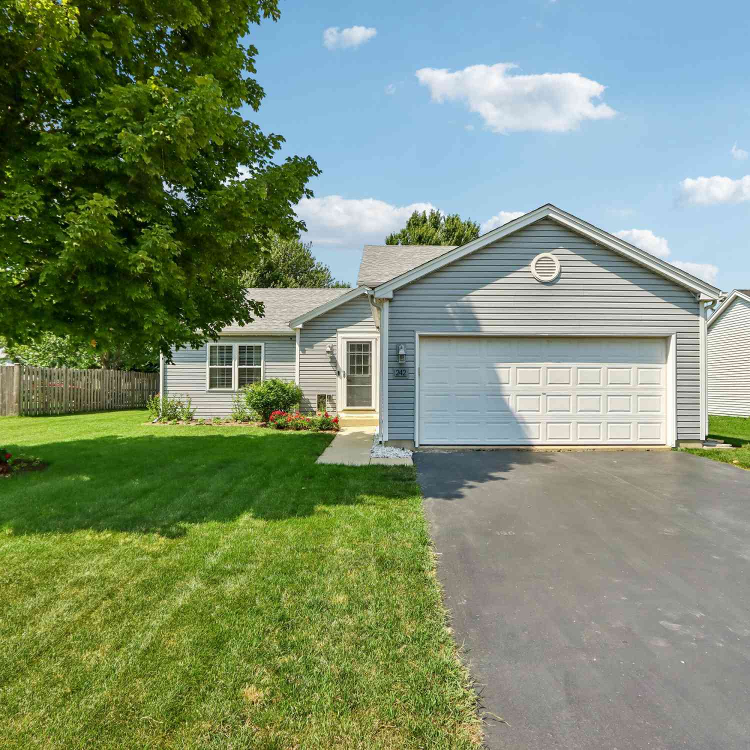 Homes For Sale - 242 Deer Path<br/> Walworth County, Genoa City, WI 53128