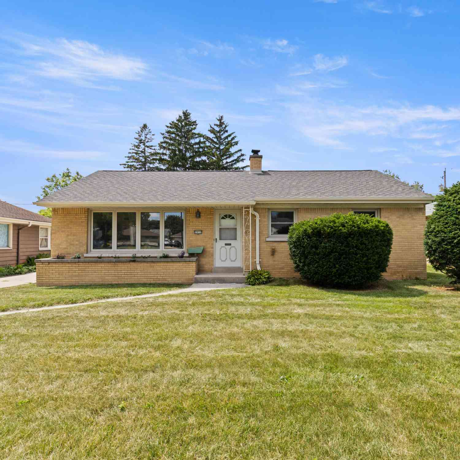 Homes For Sale - 2831 S 76th<br/> West Allis, WI 53219