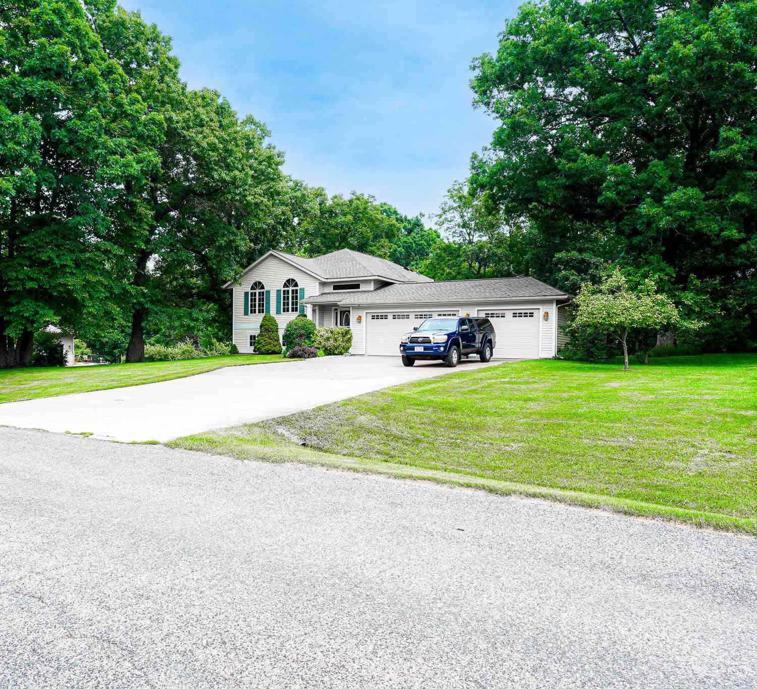 Homes For Sale - N1496 Meadow Ridge<br/> Greenfield, WI 54601