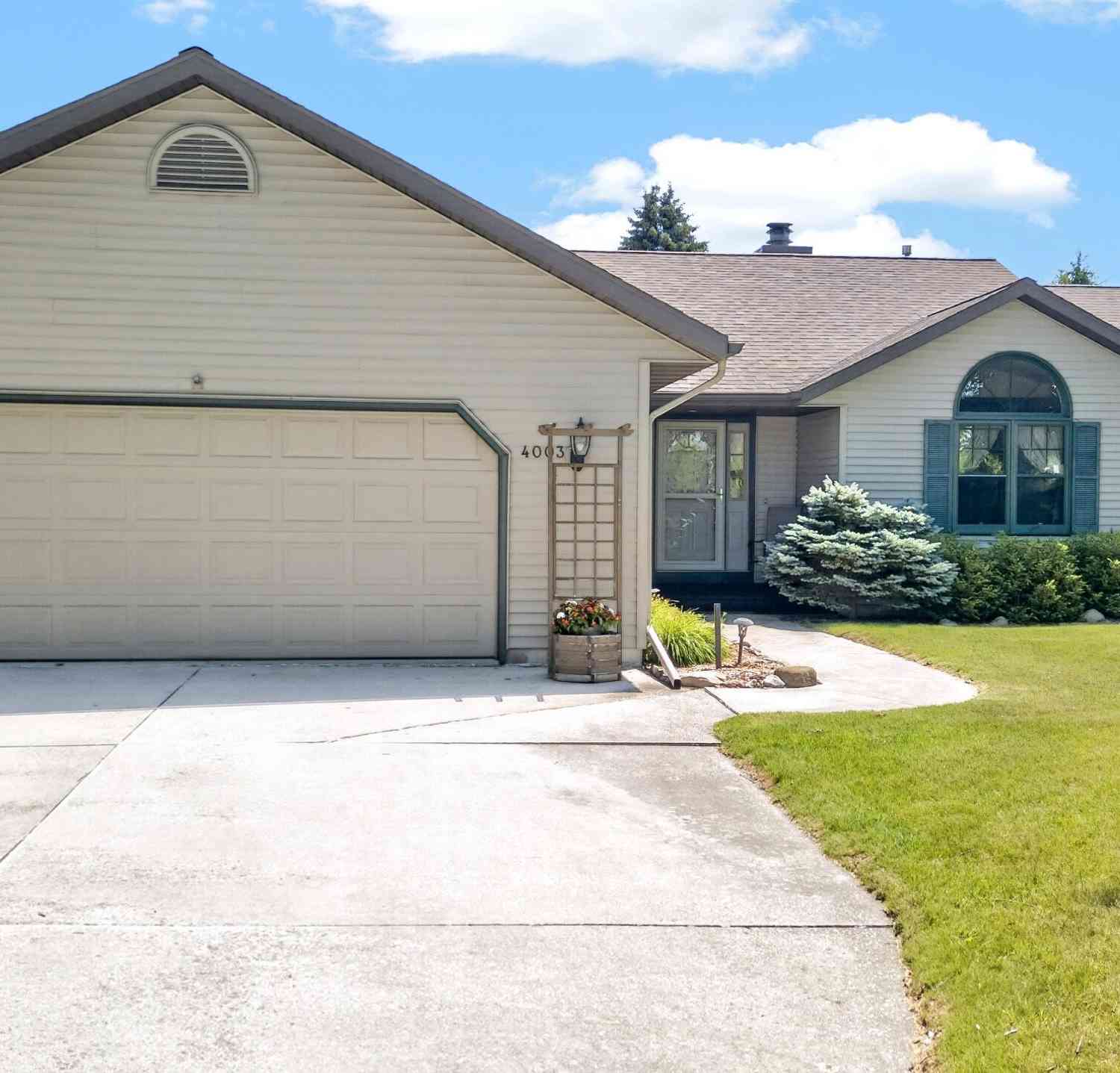 Homes For Sale - 4003 N 52nd<br/> Sheboygan, WI 53083