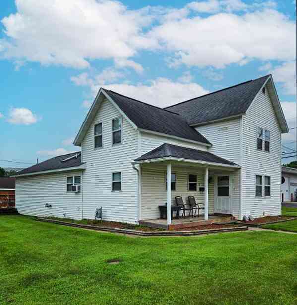 Homes For Sale - 514 E Iowa<br/> Crawford County, Prairie Du Chien, WI 53821