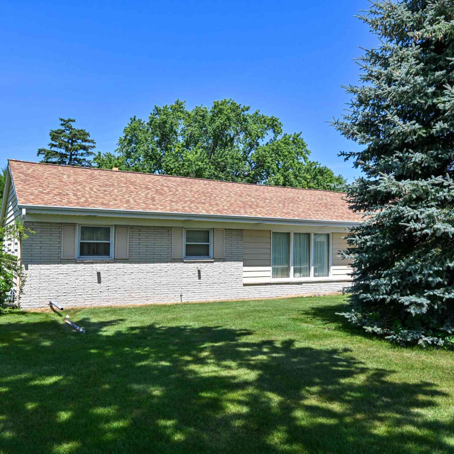 Homes For Sale - 8048 N Greenview<br/> Brown Deer, WI 53223