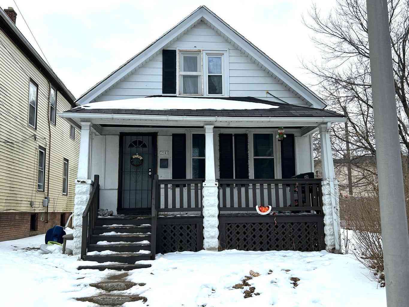 Homes For Sale - 1941 N 21st<br/> Milwaukee, WI 53205