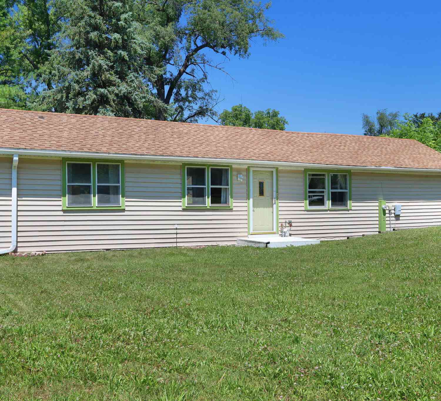 Homes For Sale - N1480 Orchid<br/> Bloomfield, WI 53128