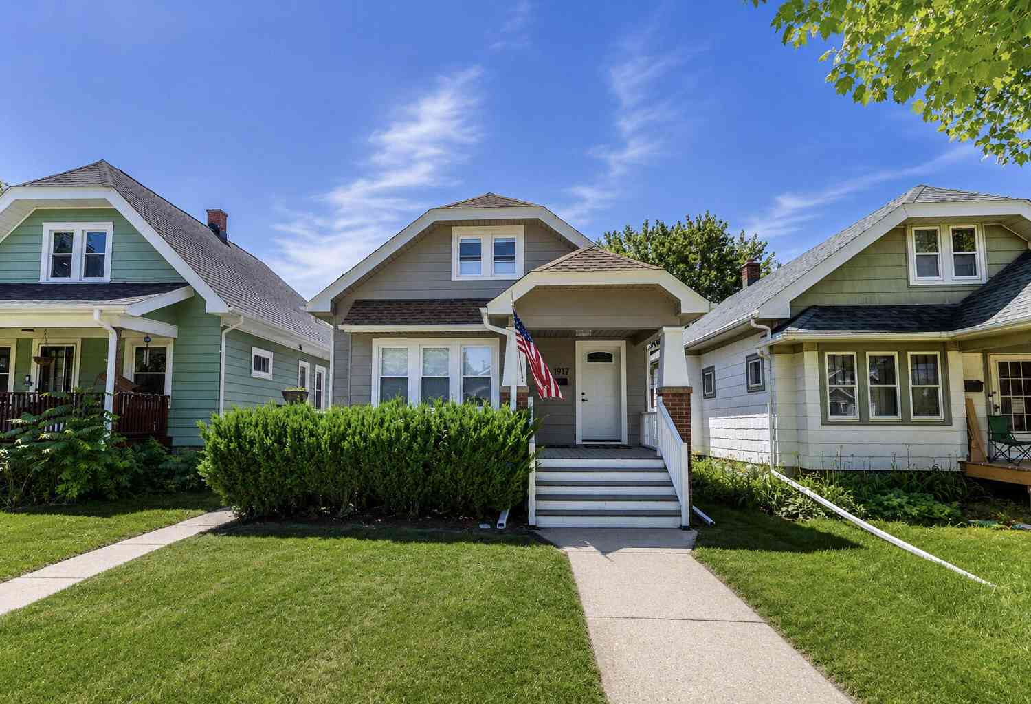 Homes For Sale - 1917 S 71st<br/> West Allis, WI 53219