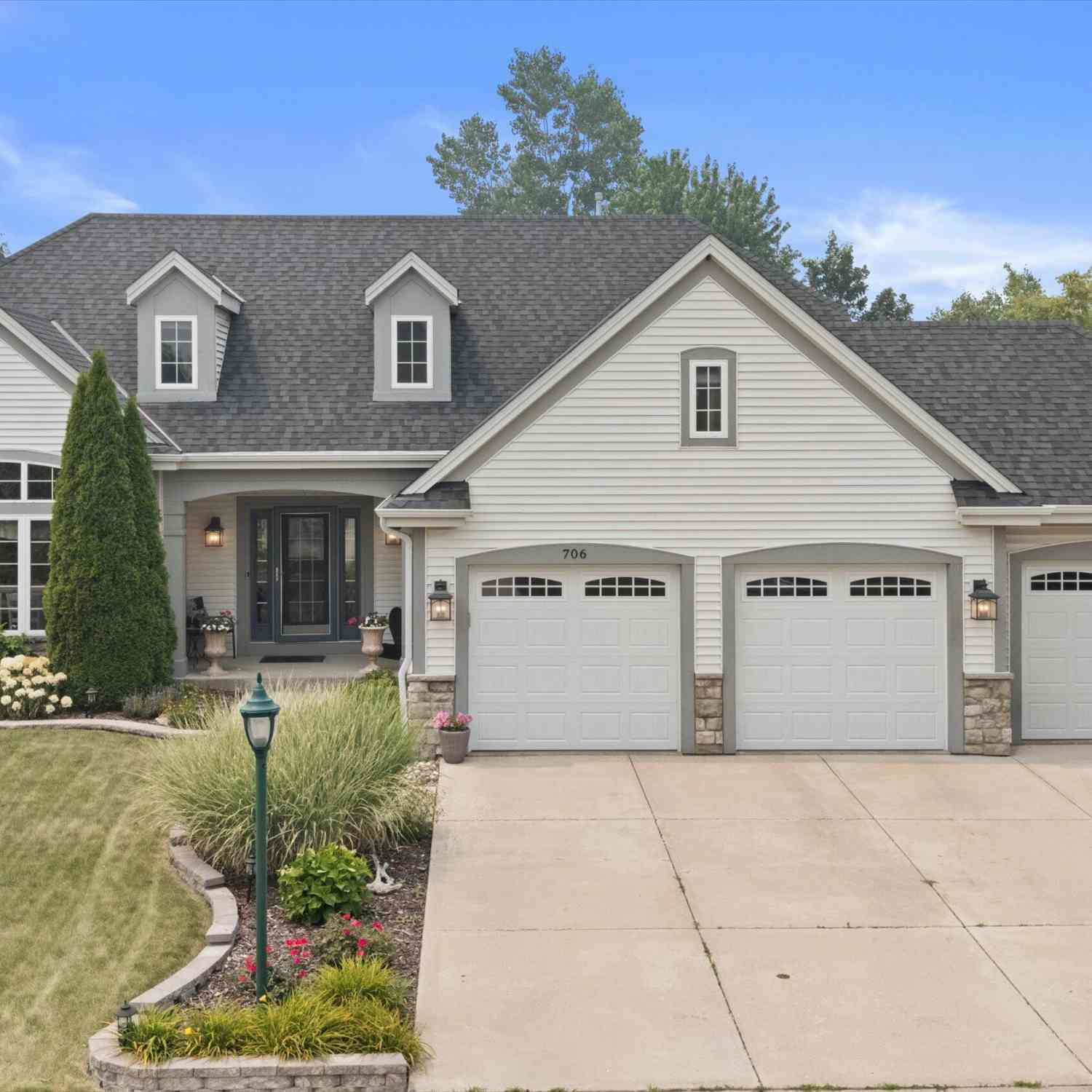 Homes For Sale - 706 Bass<br/> Racine County, Waterford, WI 53185