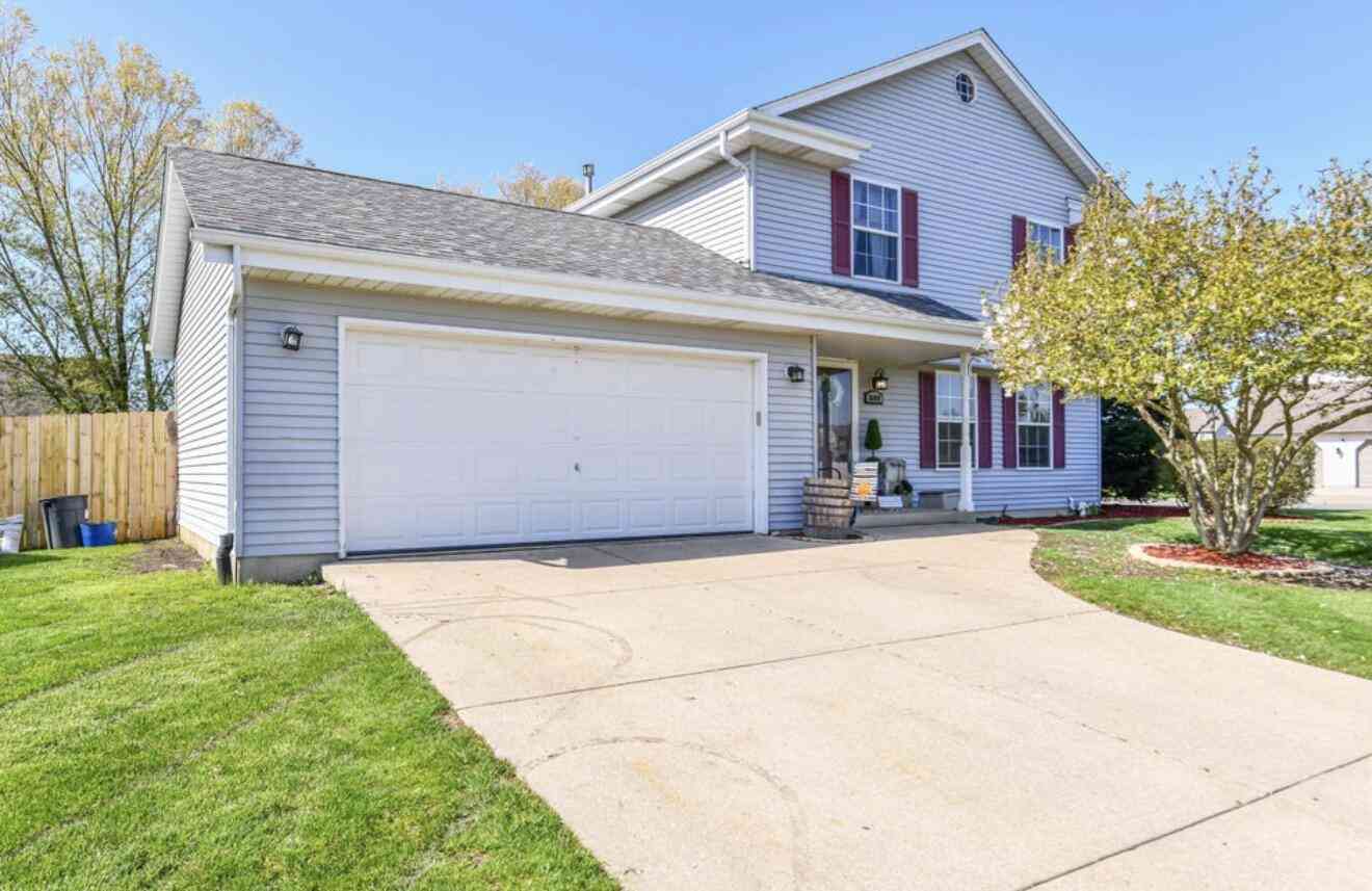Homes For Sale - 8609 Fox Haven Chase<br/> Racine County, Sturtevant, WI 53177