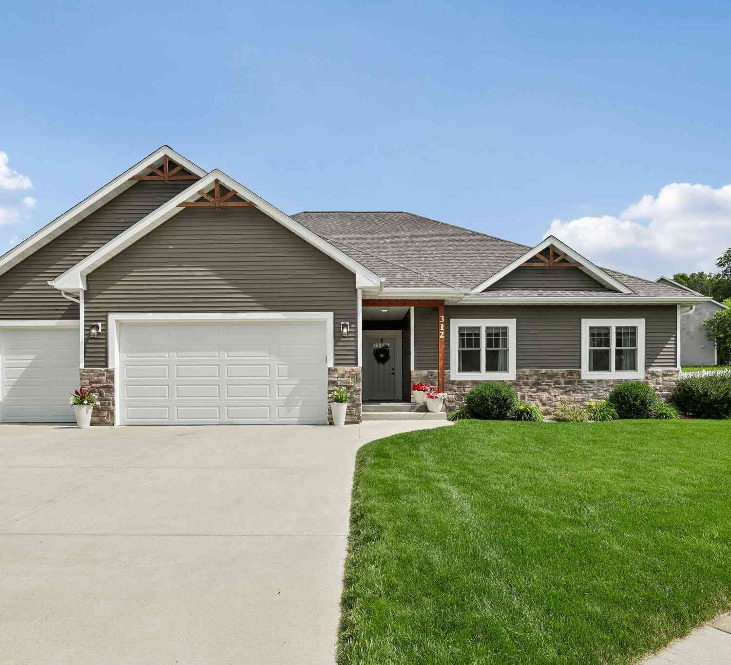 Homes For Sale - 312 Coventry<br/> Jefferson County, Johnson Creek, WI 53038