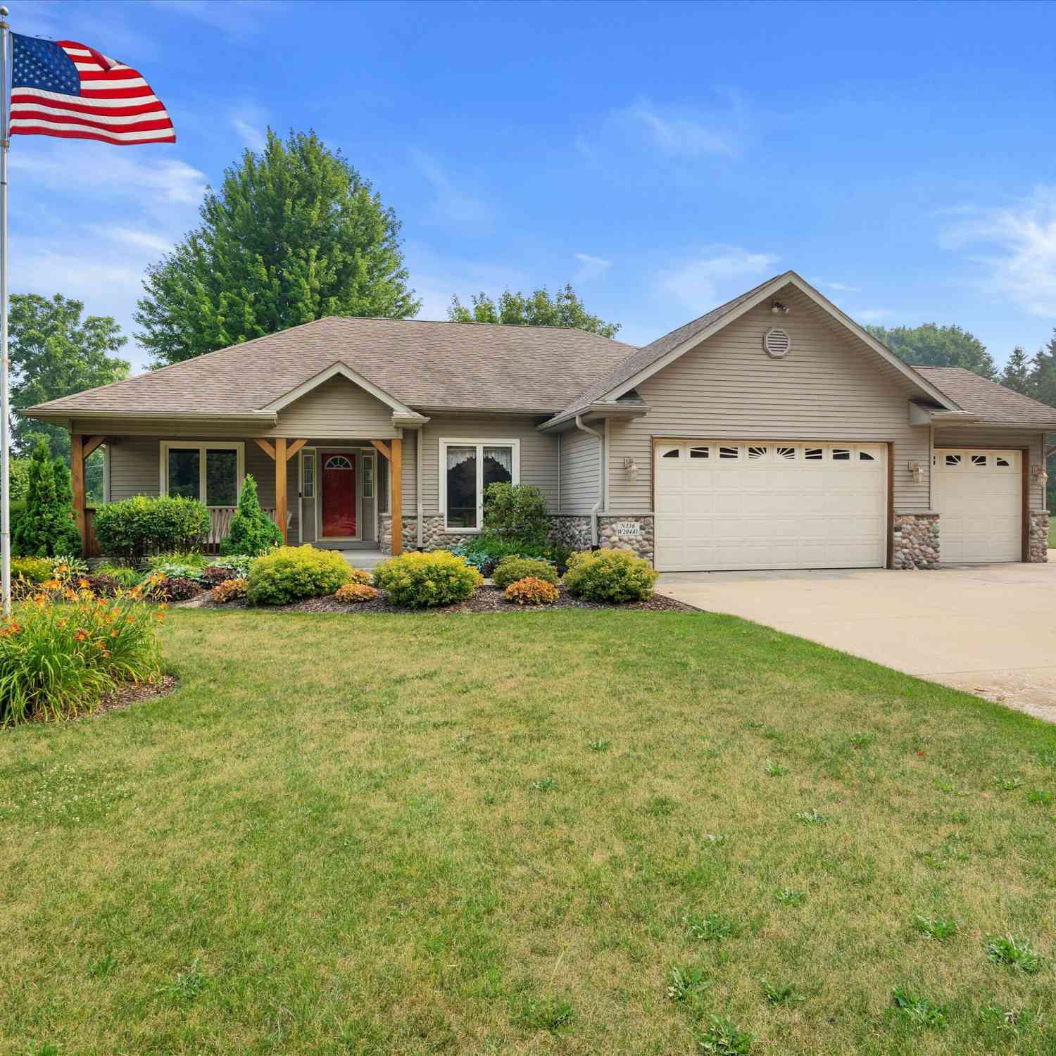 Homes For Sale - N136W20441 Bonniwell<br/> Washington County, Germantown, WI 53076