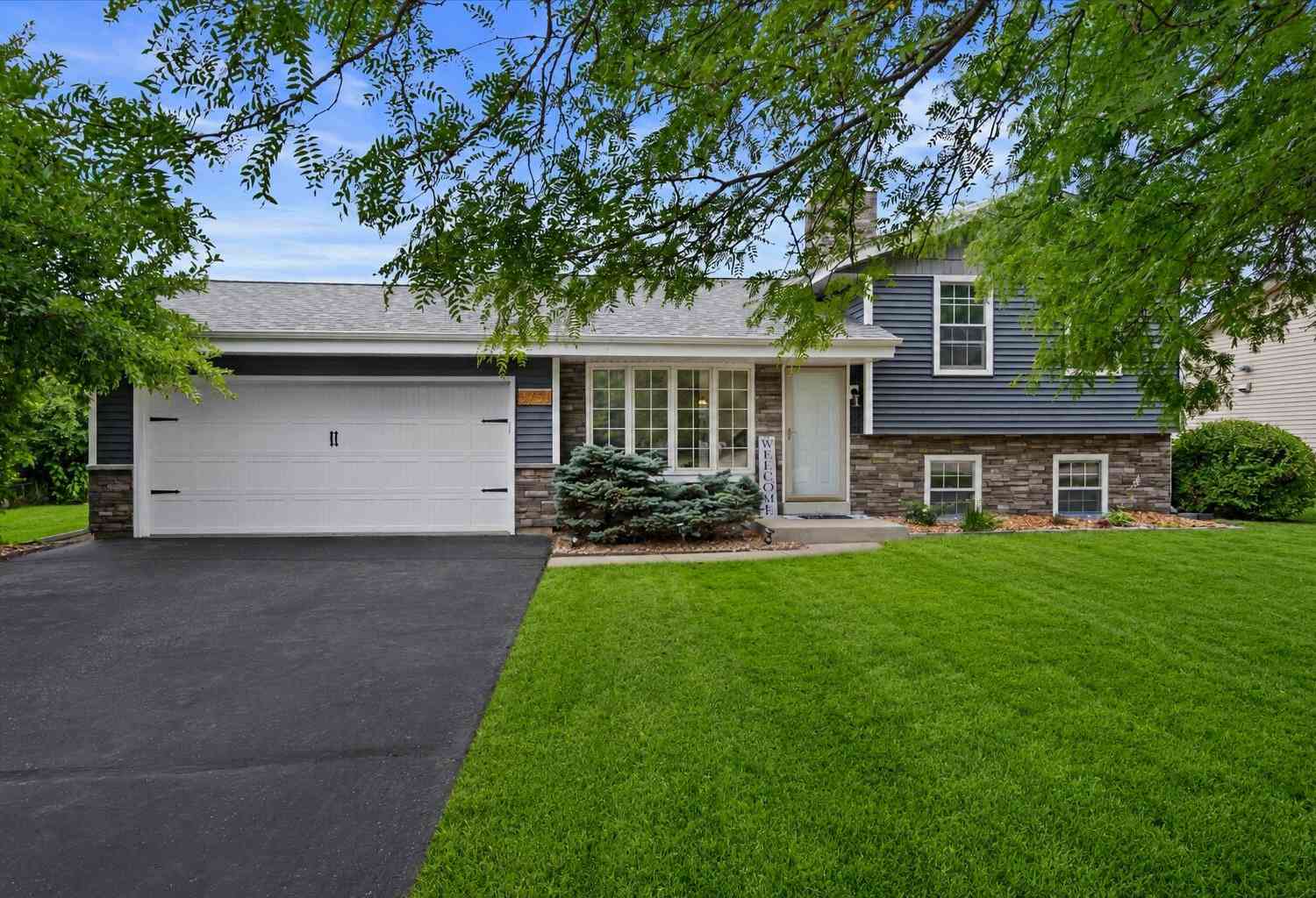 Homes For Sale - 3731 E Puetz<br/> Oak Creek, WI 53154