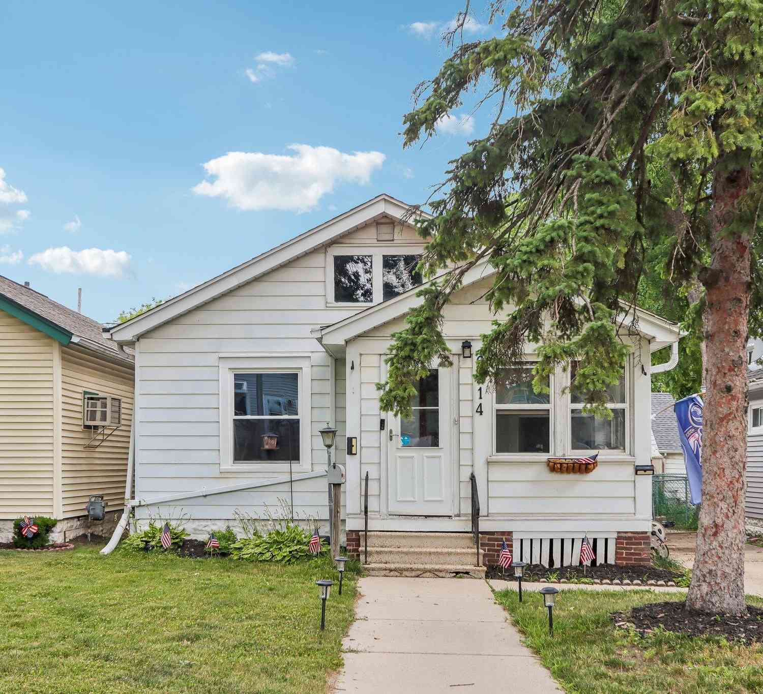 Homes For Sale - 6214 W Stevenson<br/> Milwaukee, WI 53213