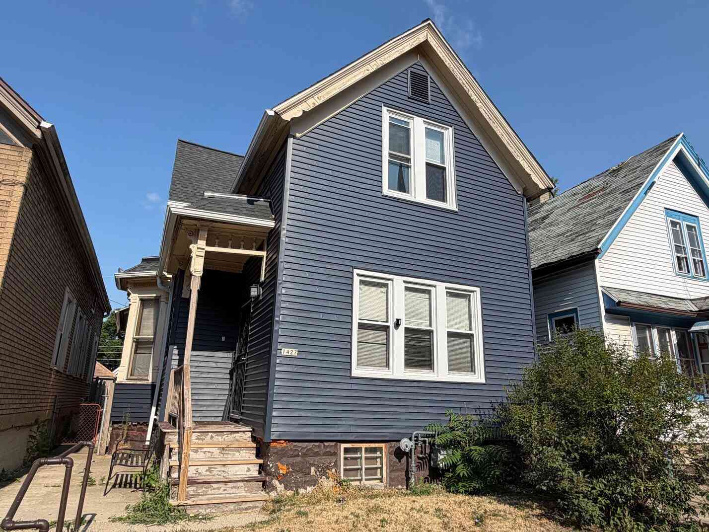 Homes For Sale - 1427 N 24th<br/> Milwaukee, WI 53205
