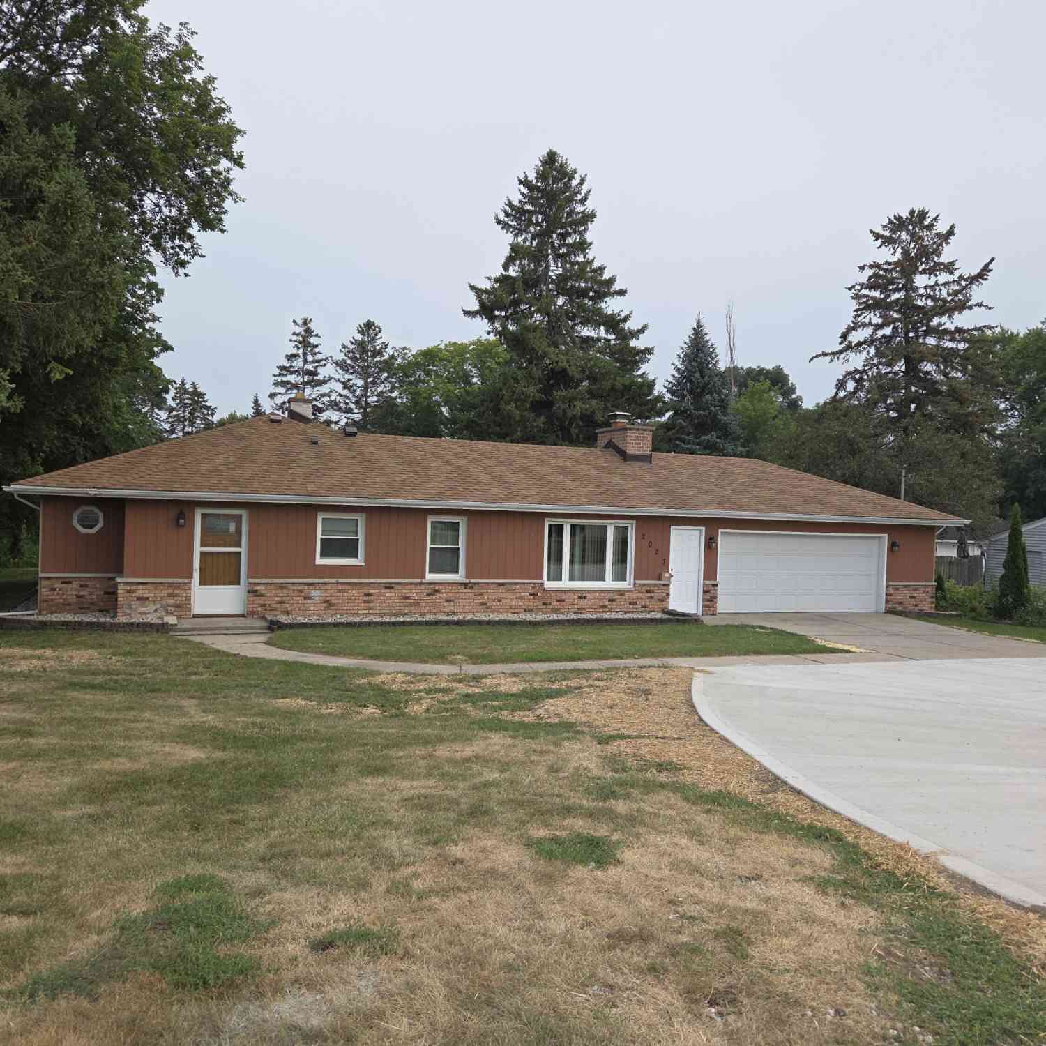 Homes For Sale - 2027 Summit<br/> Waukesha, WI 53188