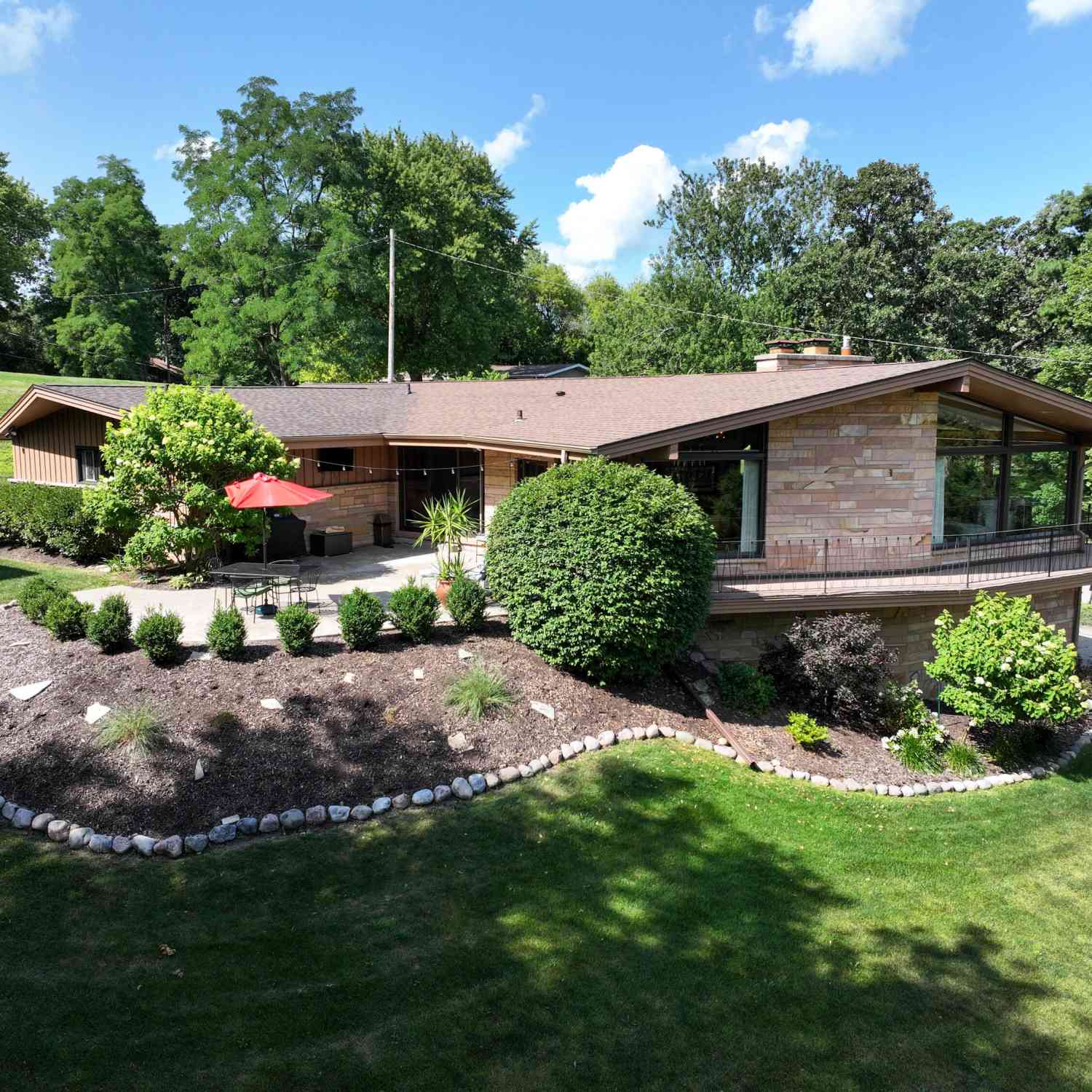 Homes For Sale - 410 Oak Hill<br/> Walworth County, Walworth, WI 53184