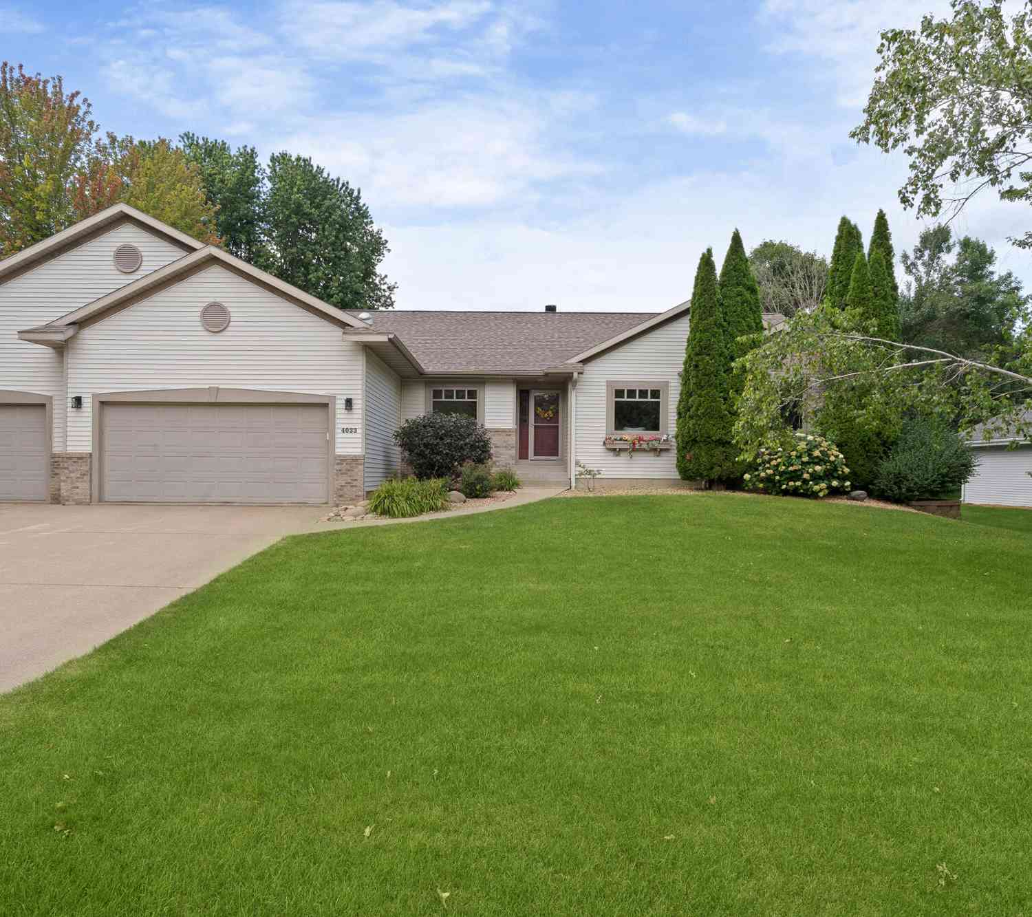 Homes For Sale - 4033 Beverly<br/> Onalaska, WI 54650