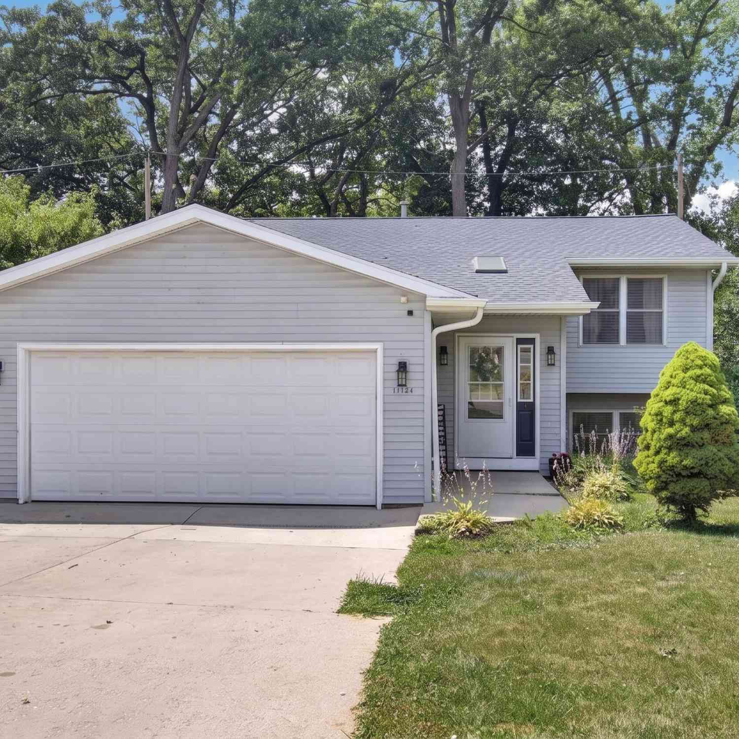 Homes For Sale - 11124 268th<br/> Kenosha County, Salem, WI 53179