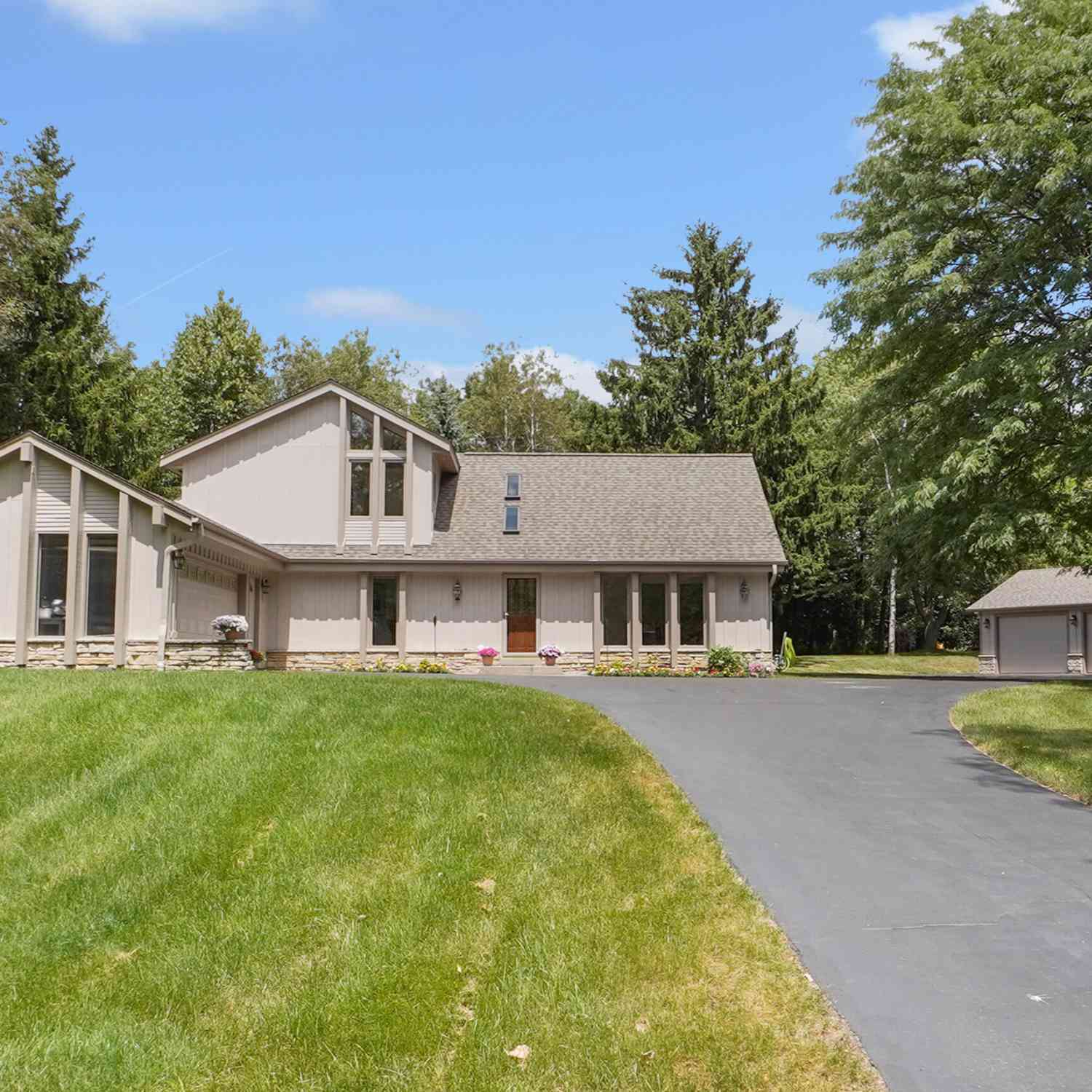 Homes For Sale - N11W31116 Bunker Hill<br/> Delafield, WI 53018