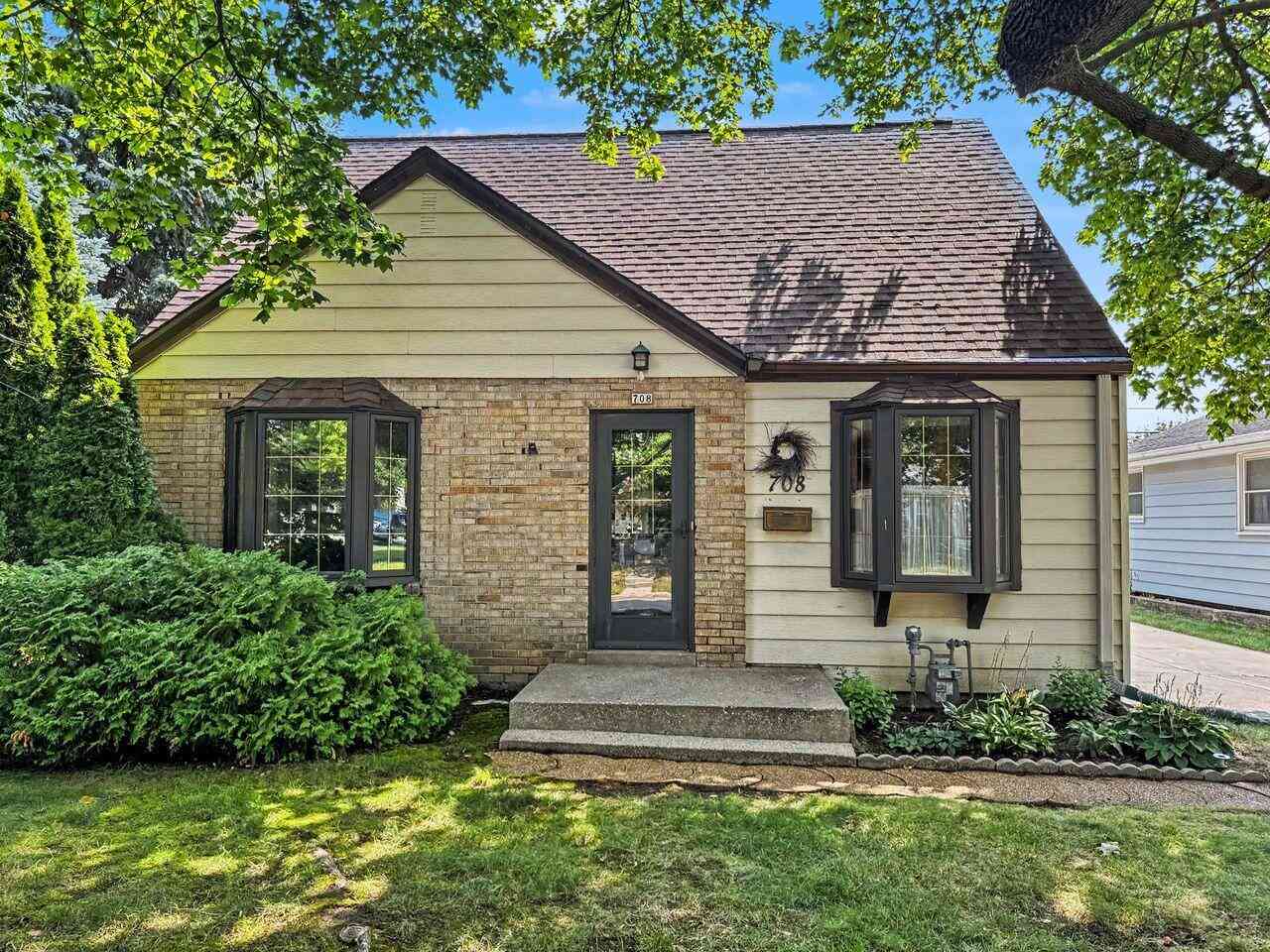 Homes For Sale - 708 S 110th<br/> West Allis, WI 53214