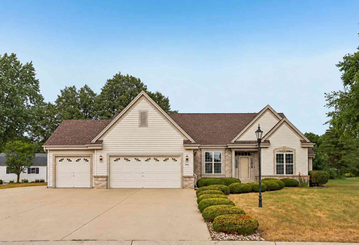Homes For Sale - 2509 Michele<br/> Walworth County, East Troy, WI 53120