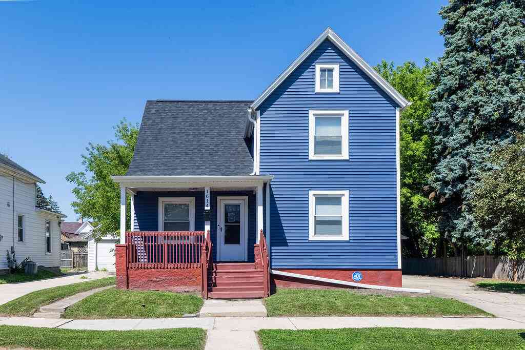 Homes For Sale - 1614 Saint Clair<br/> Racine, WI 53402