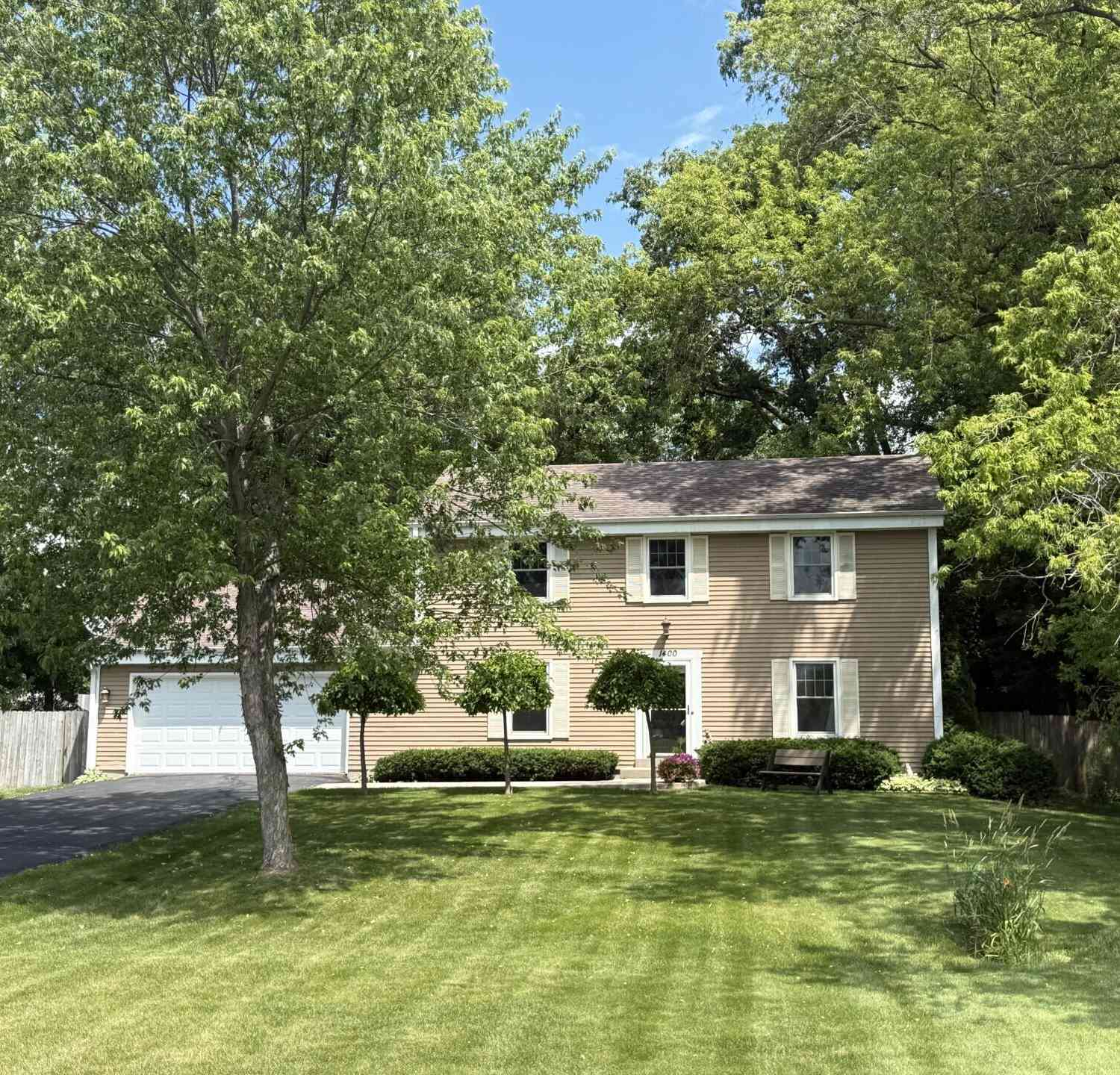 Homes For Sale - 1400 S Ridgeway<br/> Waukesha County, New Berlin, WI 53146