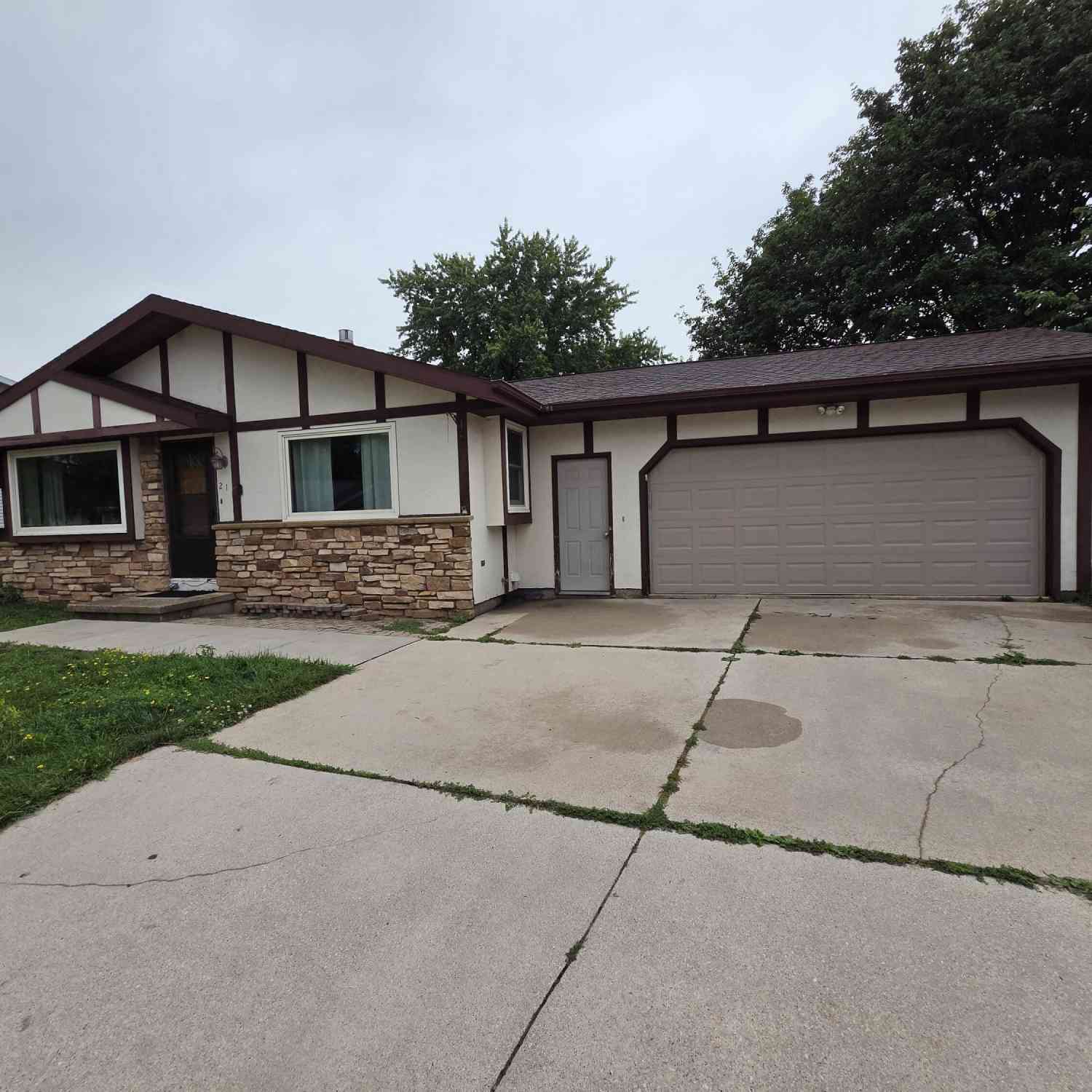 Homes For Sale - 21 Emerald<br/> Fond Du Lac, WI 54935