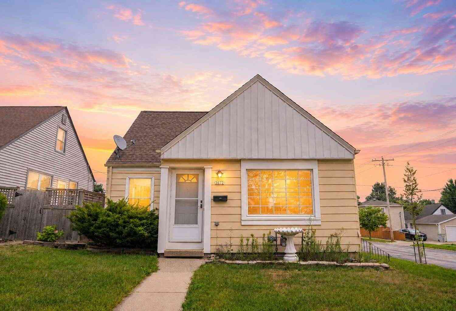 Homes For Sale - 3672 S 19th<br/> Milwaukee, WI 53221