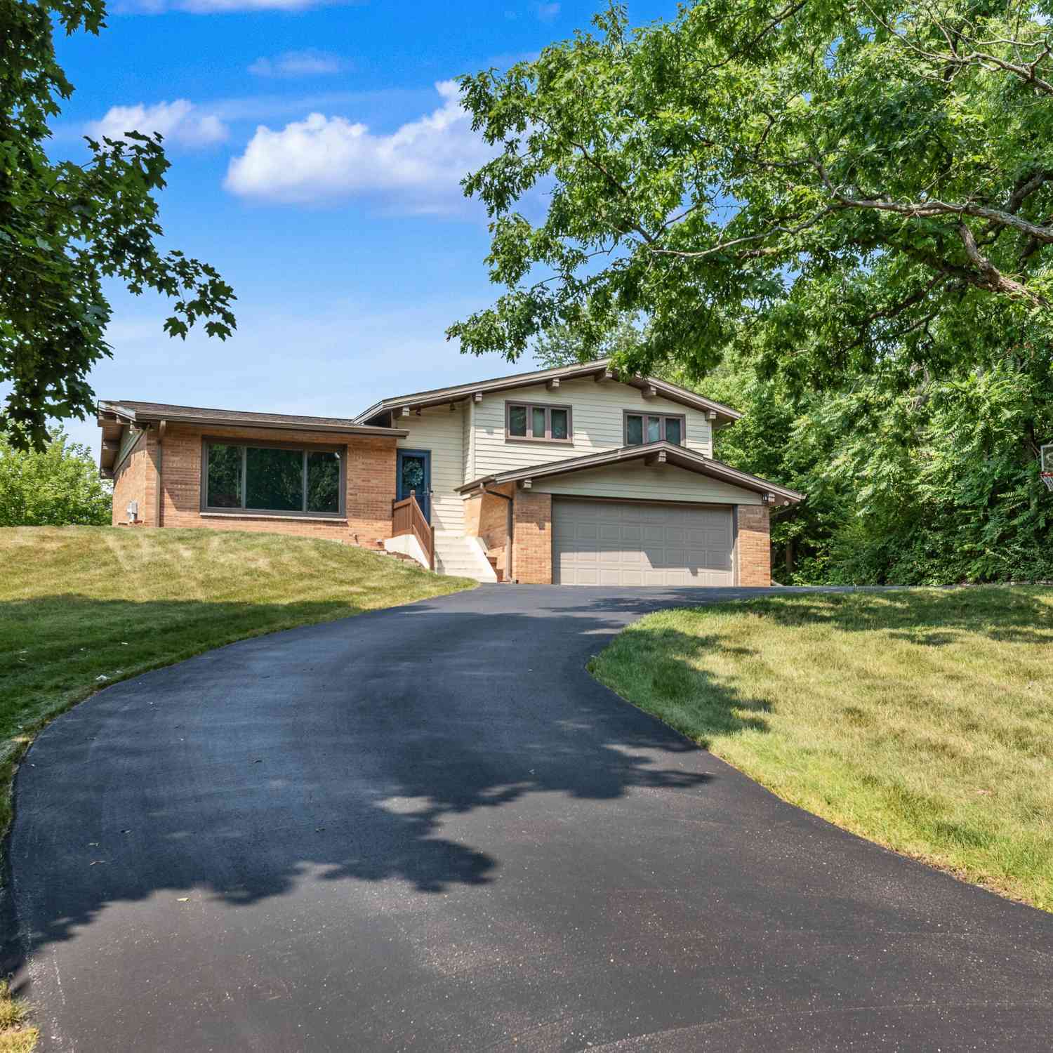 Homes For Sale - W276N1228 Spring Hill<br/> Pewaukee, WI 53072