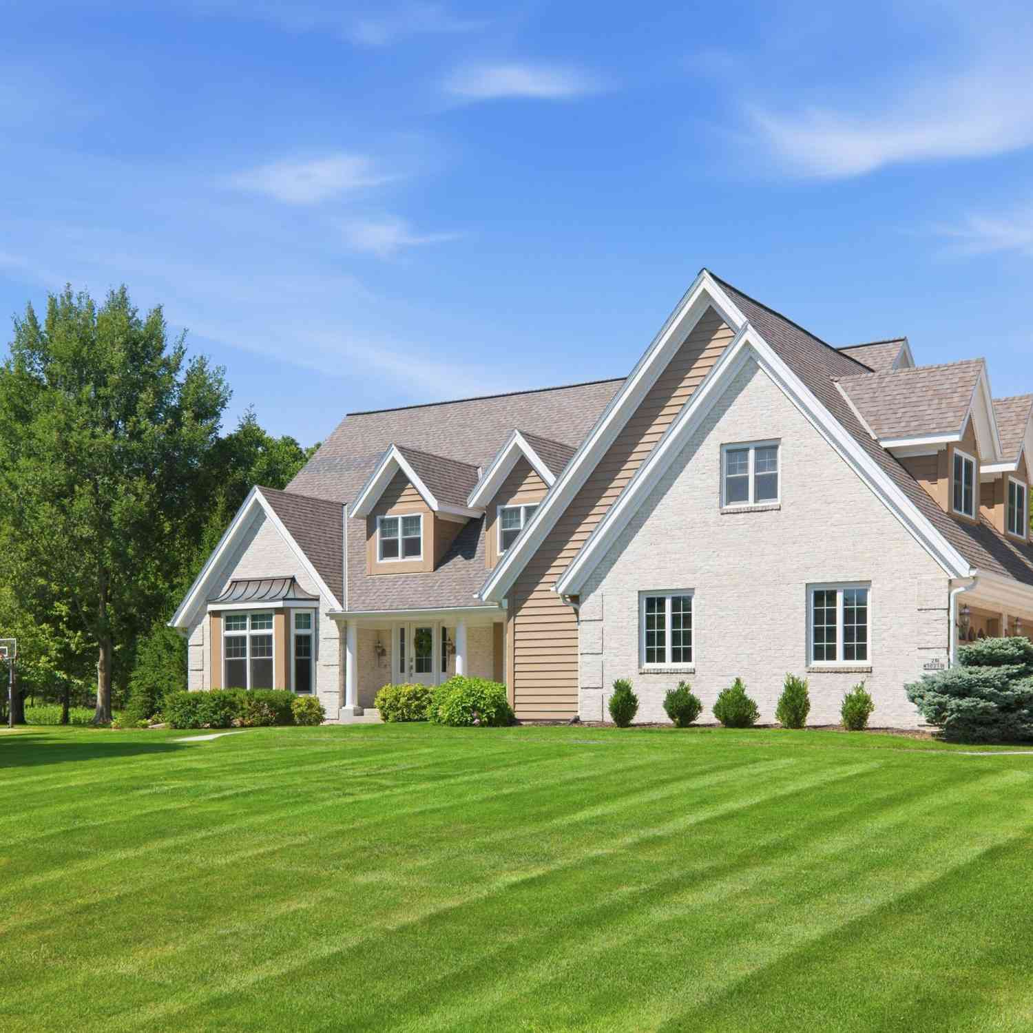 Homes For Sale - N28W30219 Red Hawk<br/> Waukesha County, Delafield, WI 53072