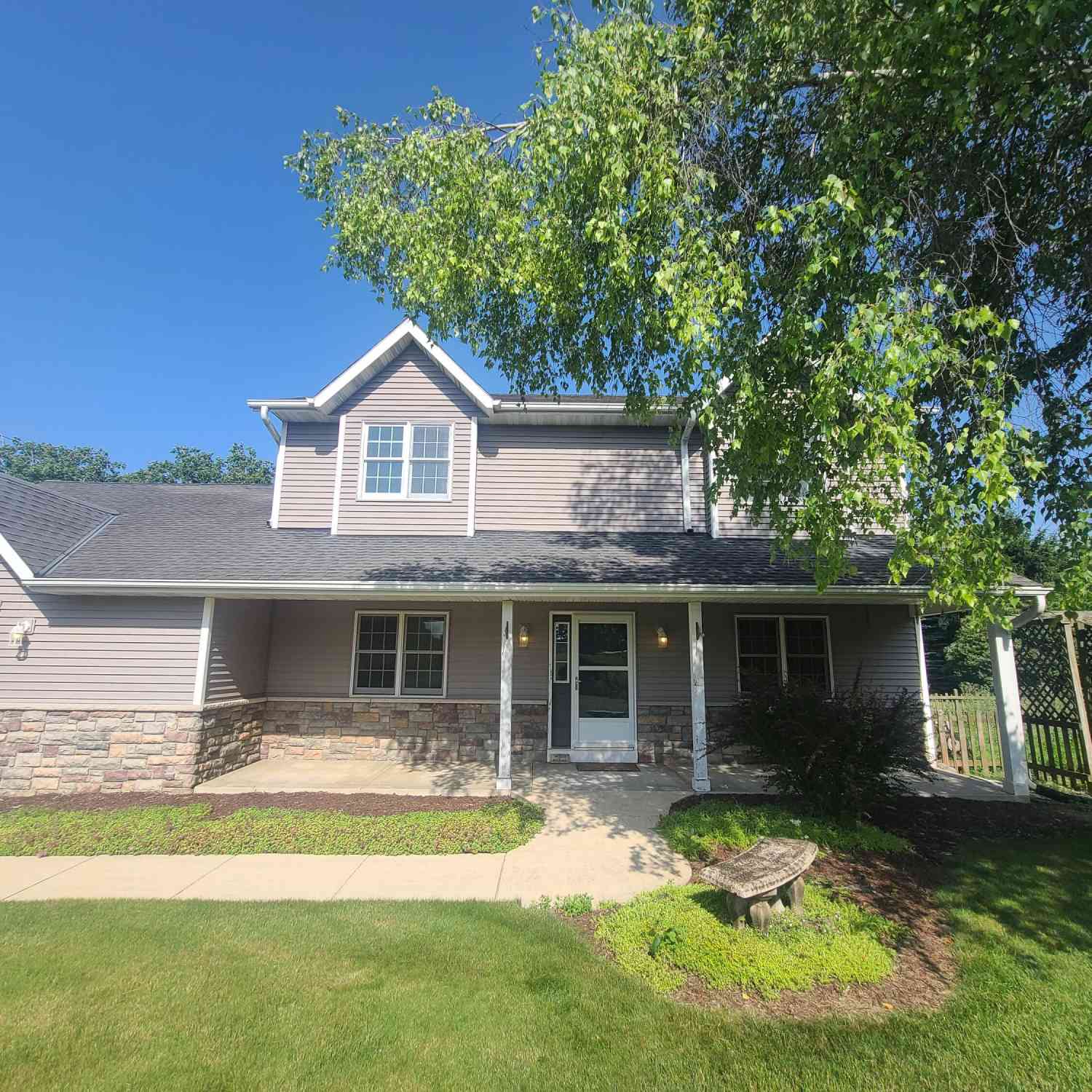 Homes For Sale - W220S3864 Crestview<br/> Waukesha, WI 53189