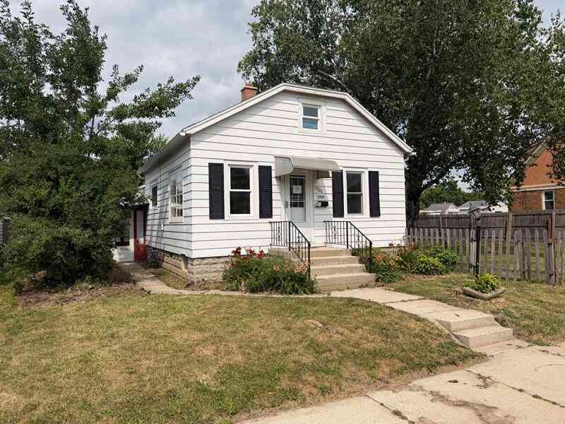 Homes For Sale - 1926 S 16th<br/> Sheboygan County, Sheboygan, WI 53081